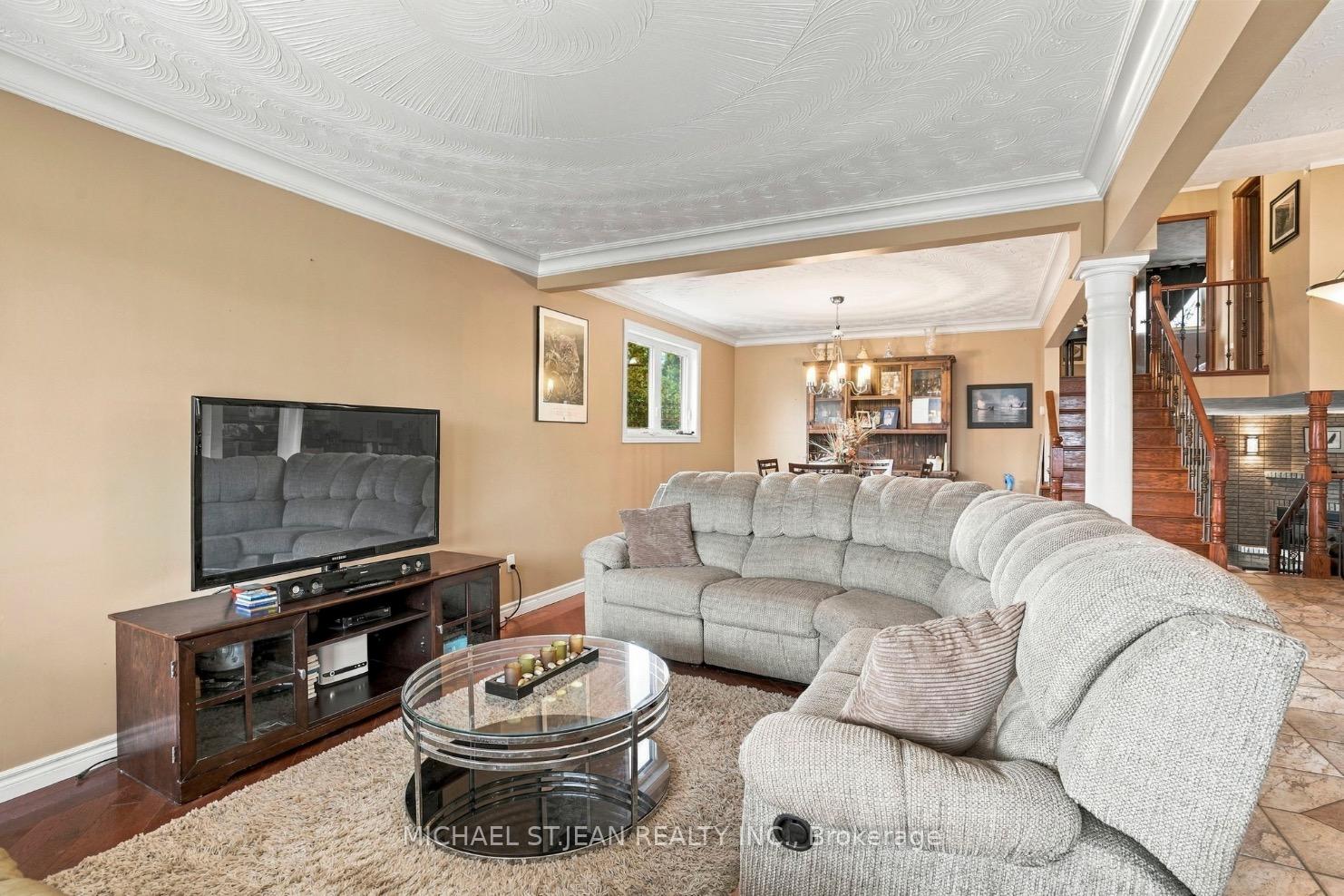 Photo 11 of 2 Hearthside Crescent, Hamilton, Stoney Creek — HOMEH