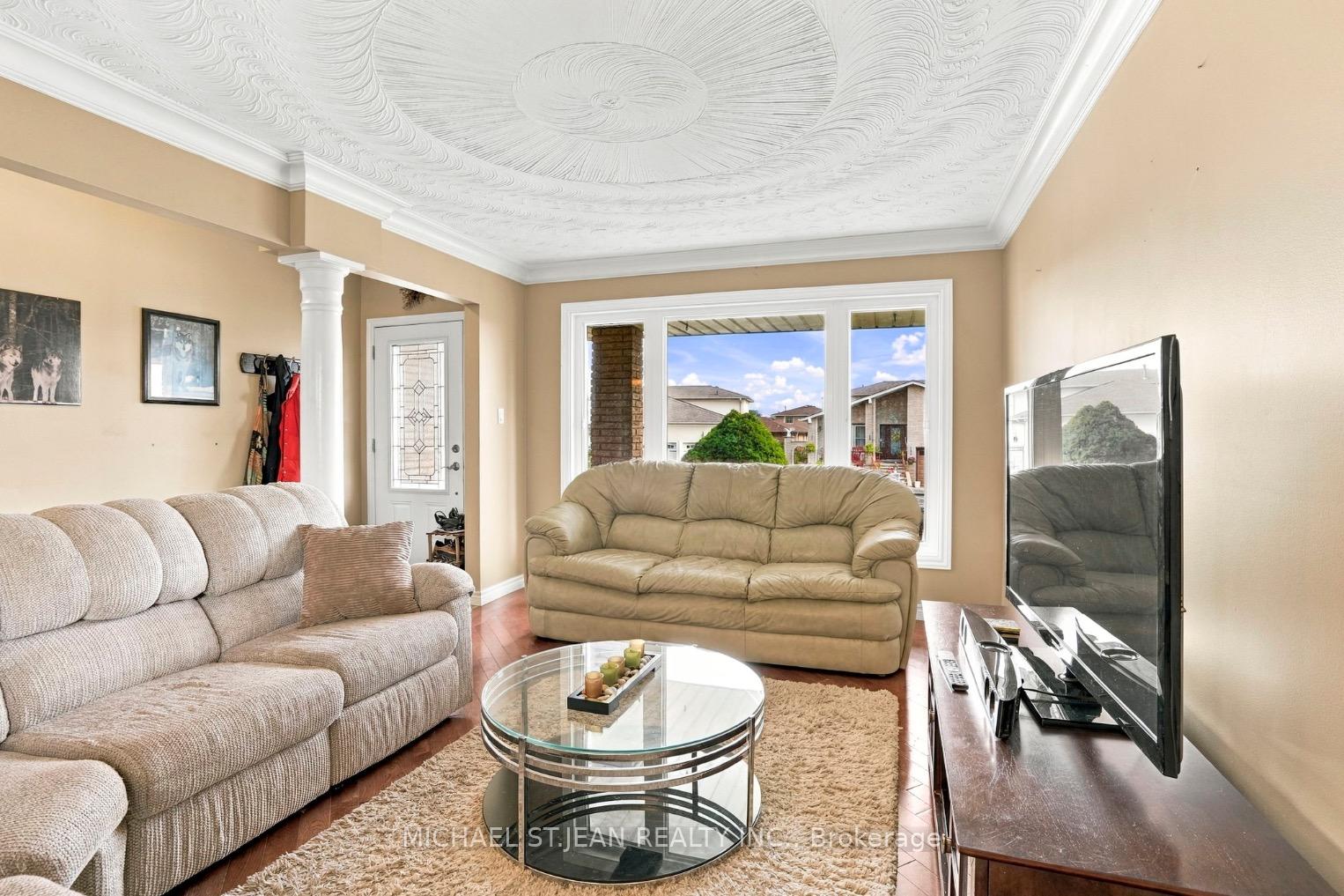 Photo 12 of 2 Hearthside Crescent, Hamilton, Stoney Creek — HOMEH