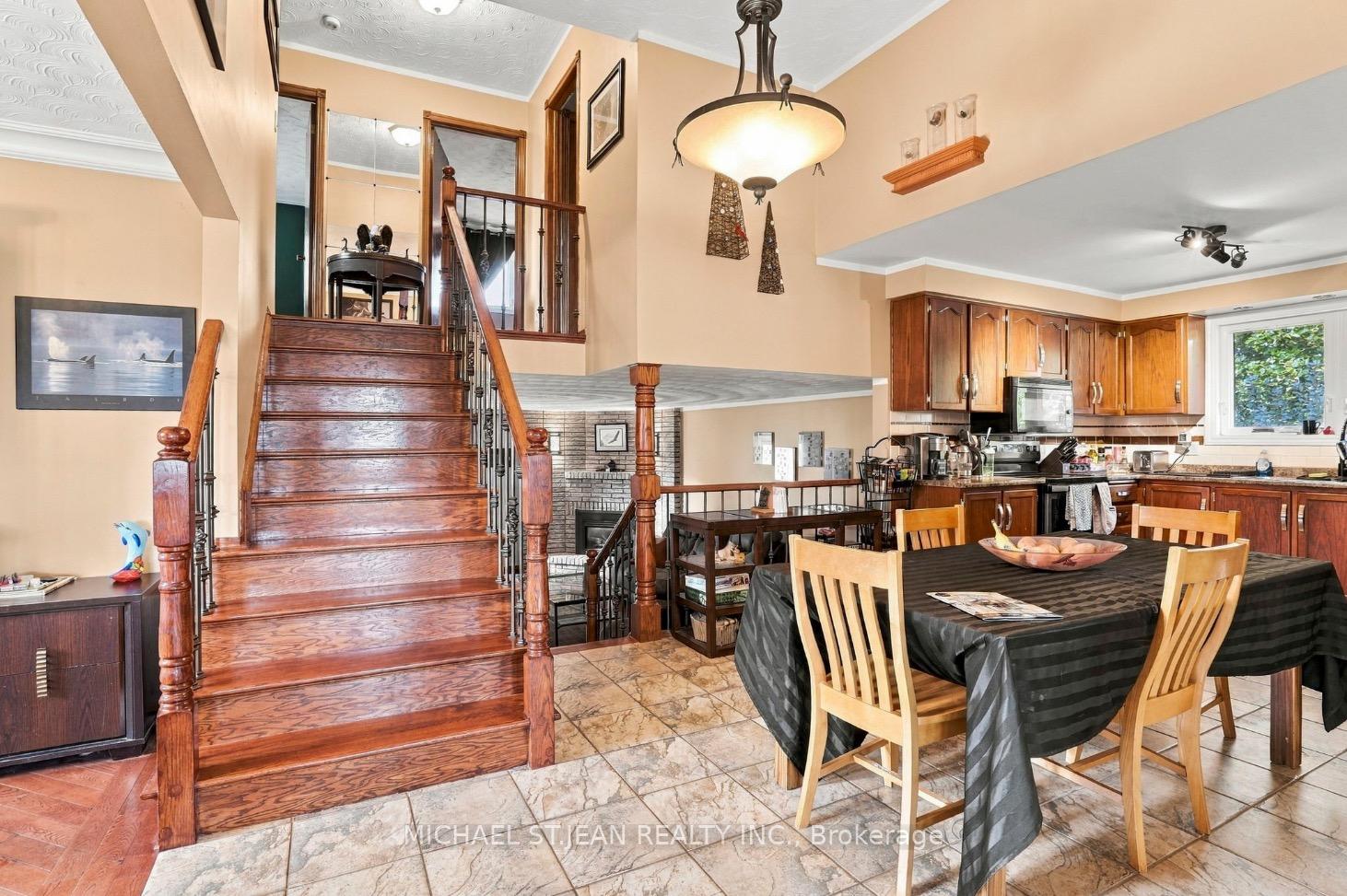 Photo 14 of 2 Hearthside Crescent, Hamilton, Stoney Creek — HOMEH