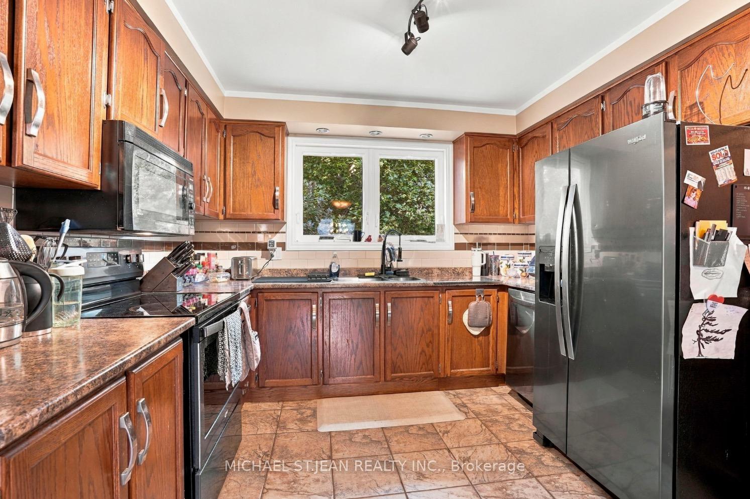 Photo 16 of 2 Hearthside Crescent, Hamilton, Stoney Creek — HOMEH