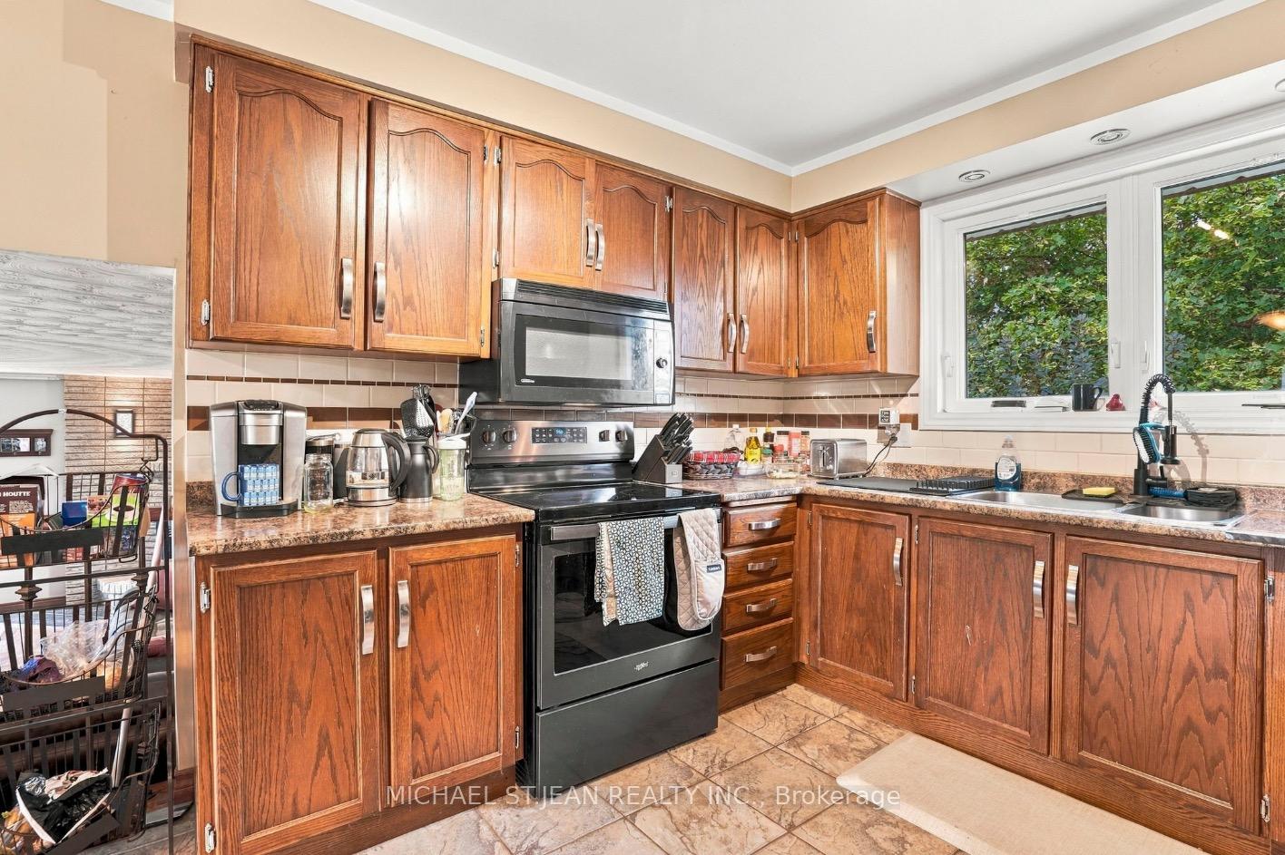 Photo 17 of 2 Hearthside Crescent, Hamilton, Stoney Creek — HOMEH