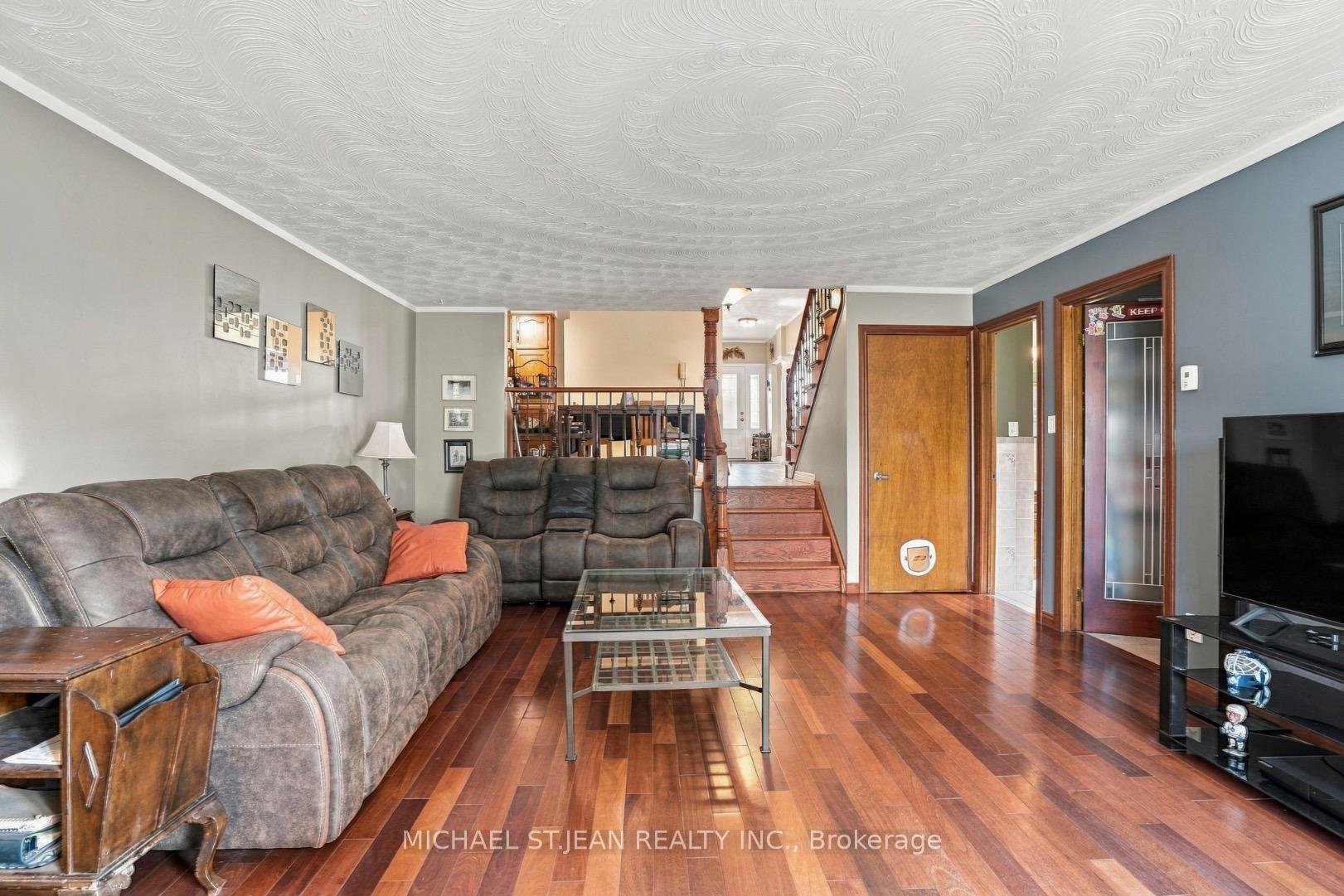 Photo 19 of 2 Hearthside Crescent, Hamilton, Stoney Creek — HOMEH