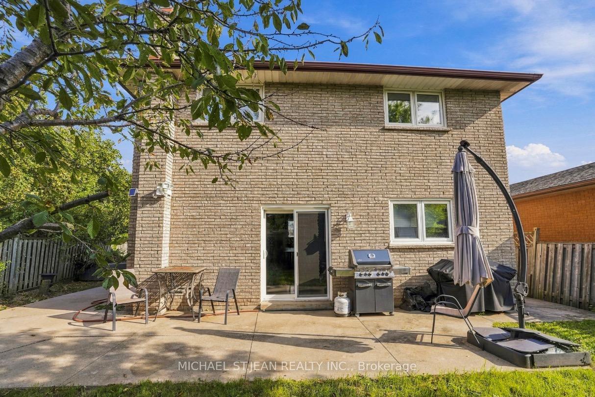 Photo 38 of 2 Hearthside Crescent, Hamilton, Stoney Creek — HOMEH