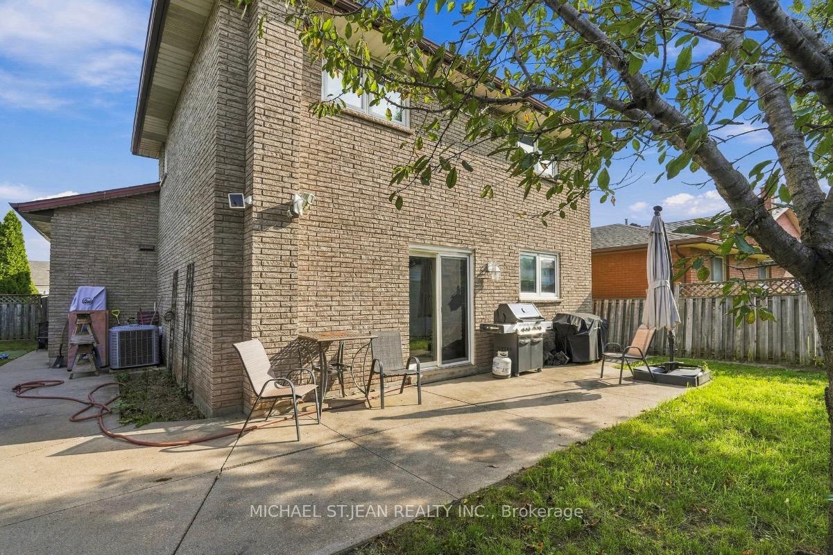 Photo 39 of 2 Hearthside Crescent, Hamilton, Stoney Creek — HOMEH