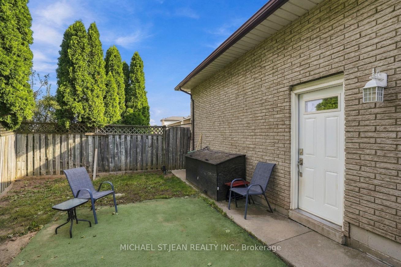 Photo 41 of 2 Hearthside Crescent, Hamilton, Stoney Creek — HOMEH