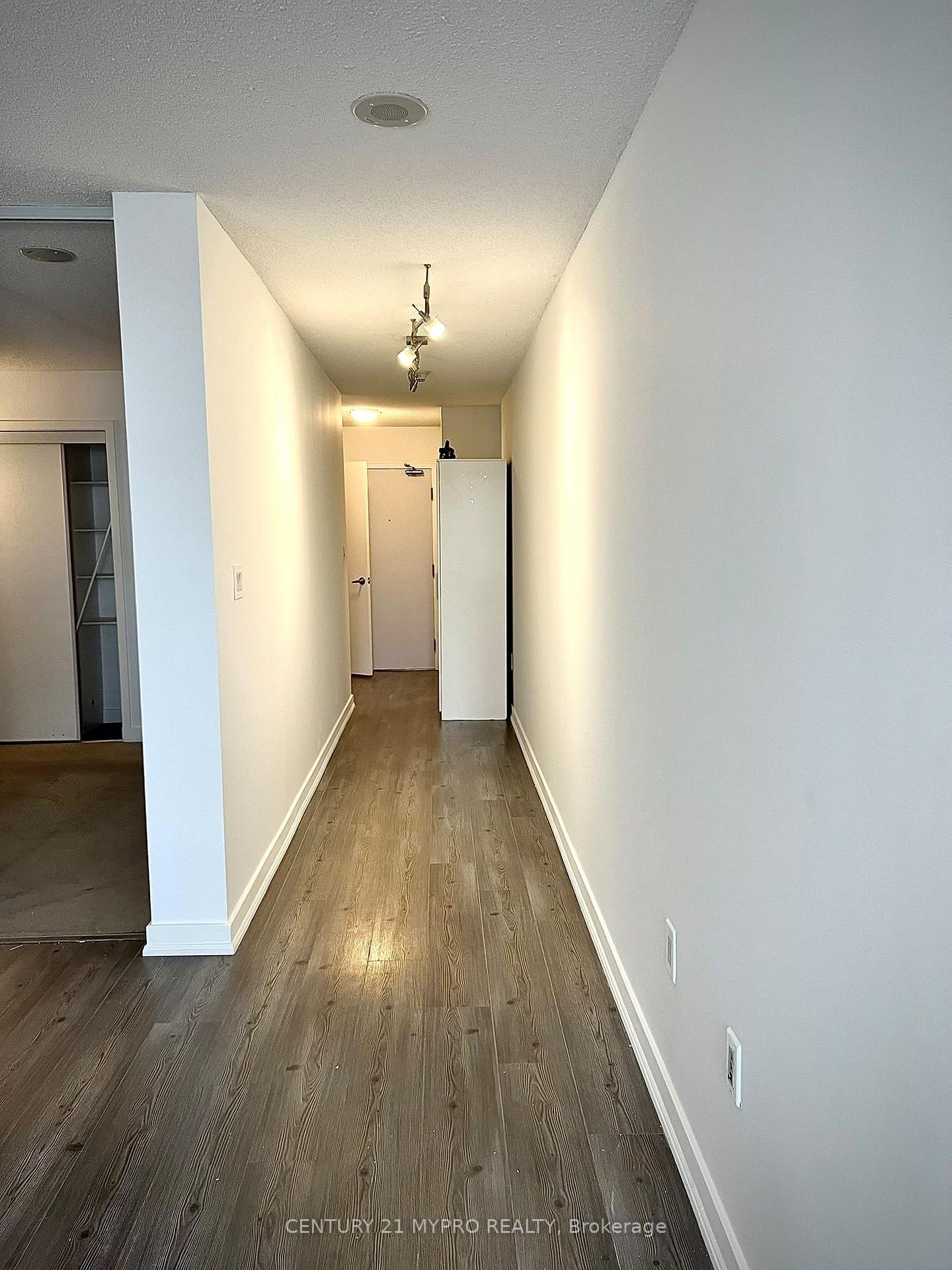 Photo 2 of Unit 1105, 4 Spadina Avenue, Toronto, Waterfront Communities — HOMEH