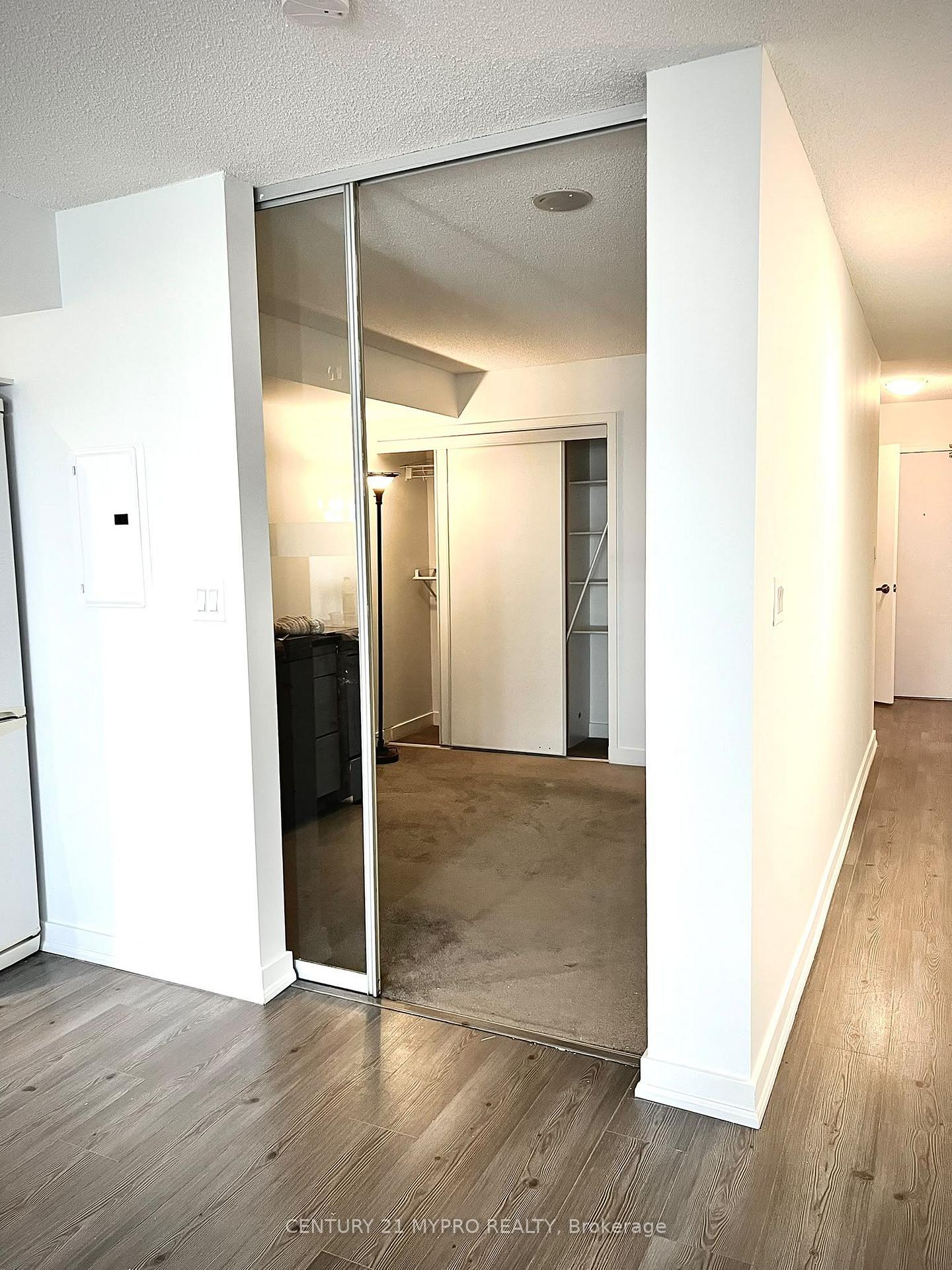 Photo 4 of Unit 1105, 4 Spadina Avenue, Toronto, Waterfront Communities — HOMEH