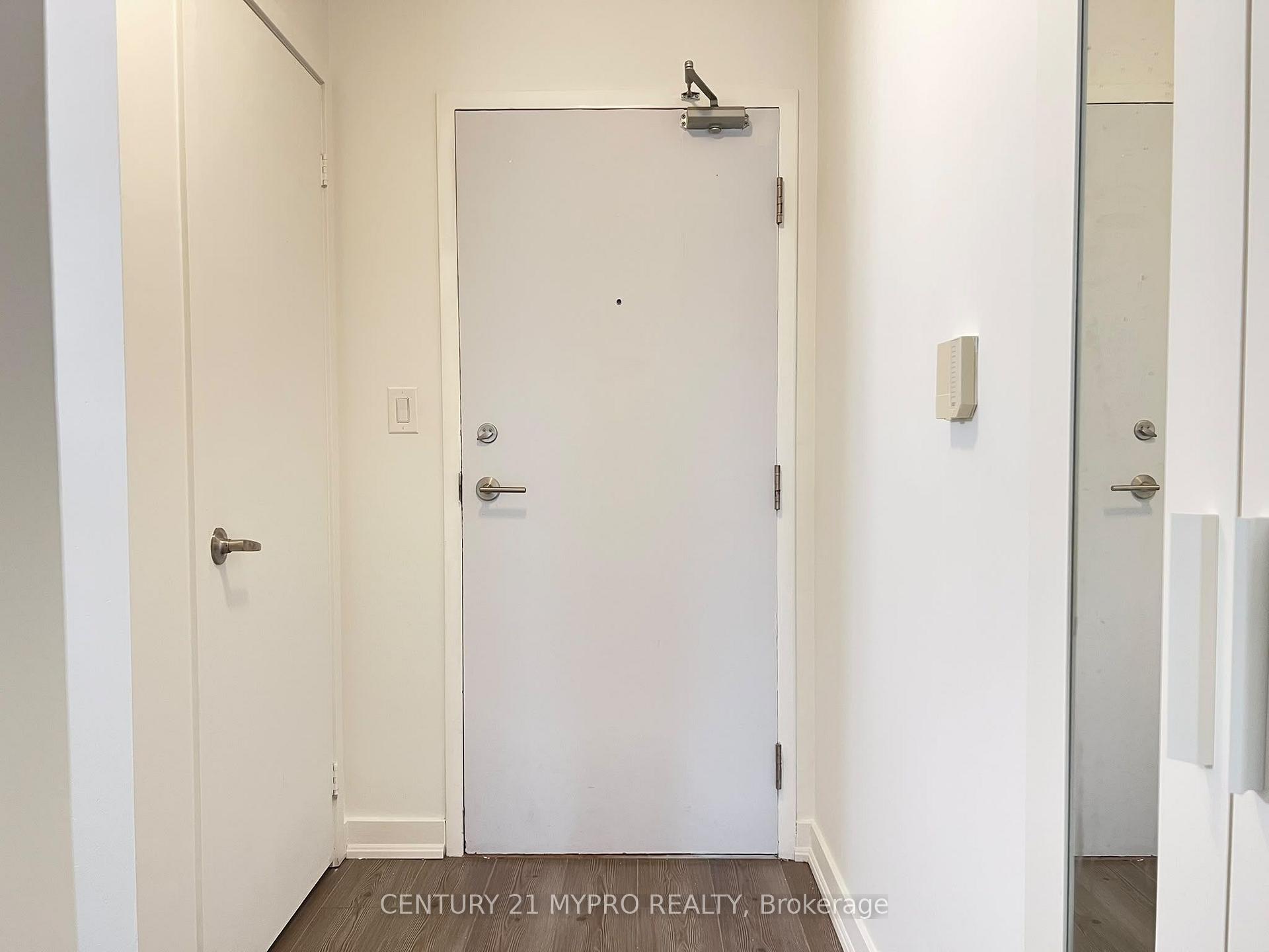 Photo 3 of Unit 1105, 4 Spadina Avenue, Toronto, Waterfront Communities — HOMEH