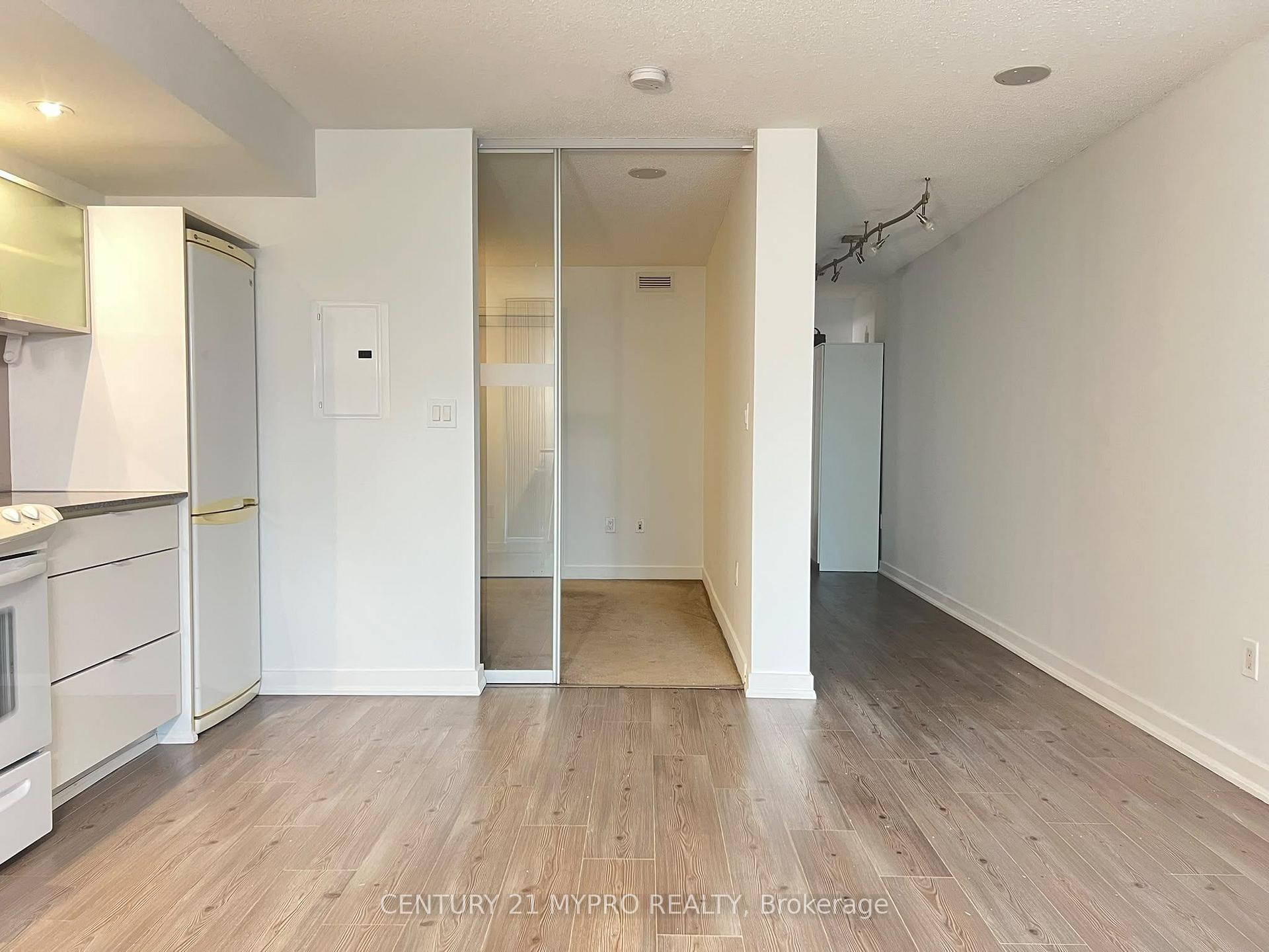 Photo 15 of Unit 1105, 4 Spadina Avenue, Toronto, Waterfront Communities — HOMEH
