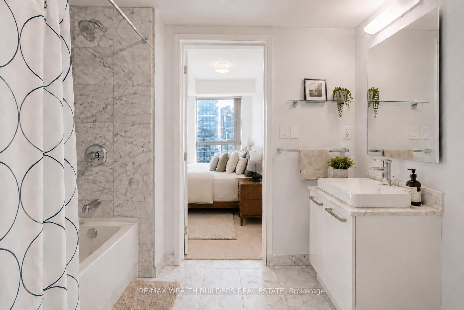 Photo 6 of Unit 1403, 12 York Street, Toronto, Waterfront Communities — HOMEH