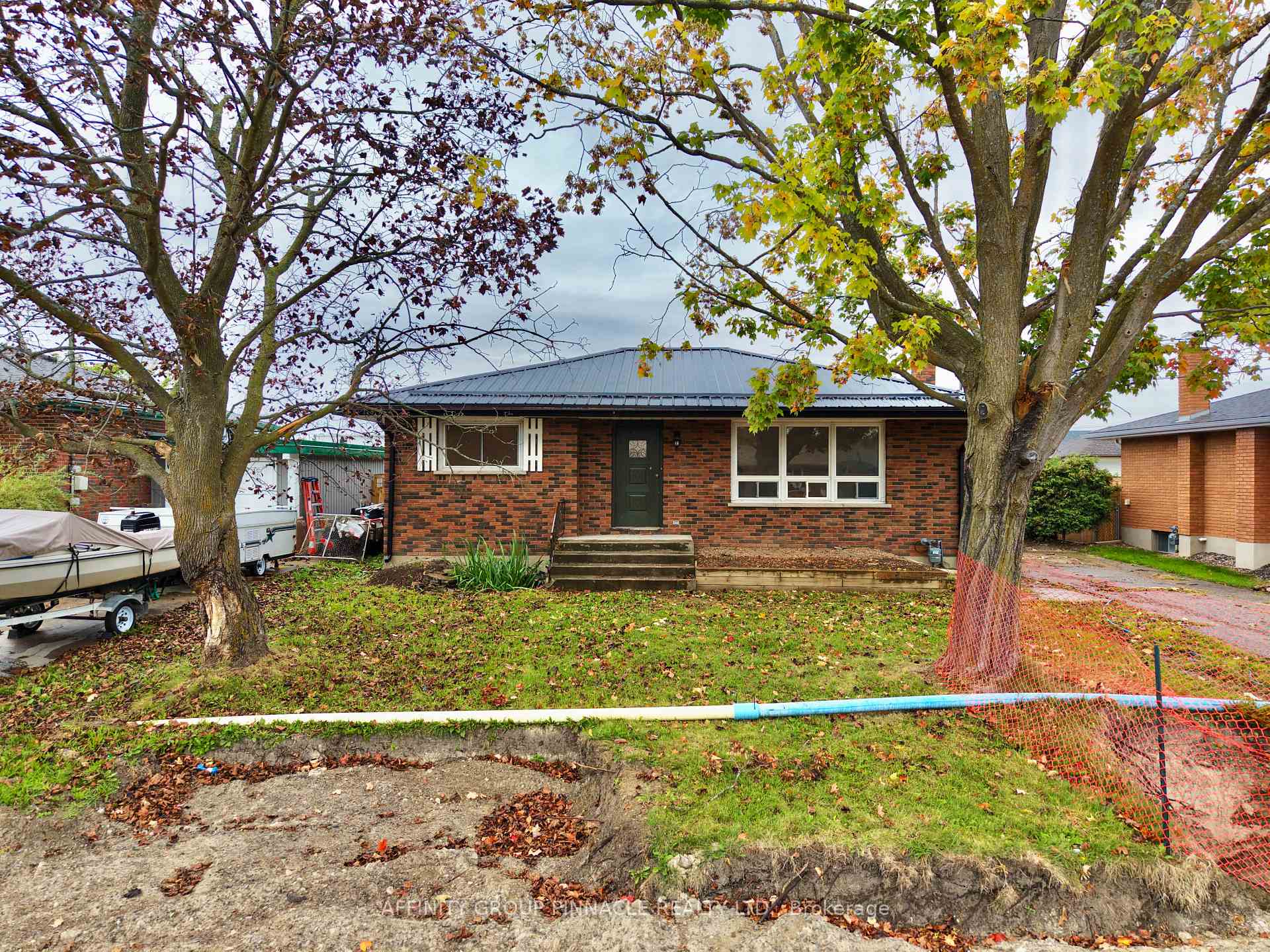 Photo 2 of 92 St Patrick Street, Kawartha Lakes, Lindsay — HOMEH