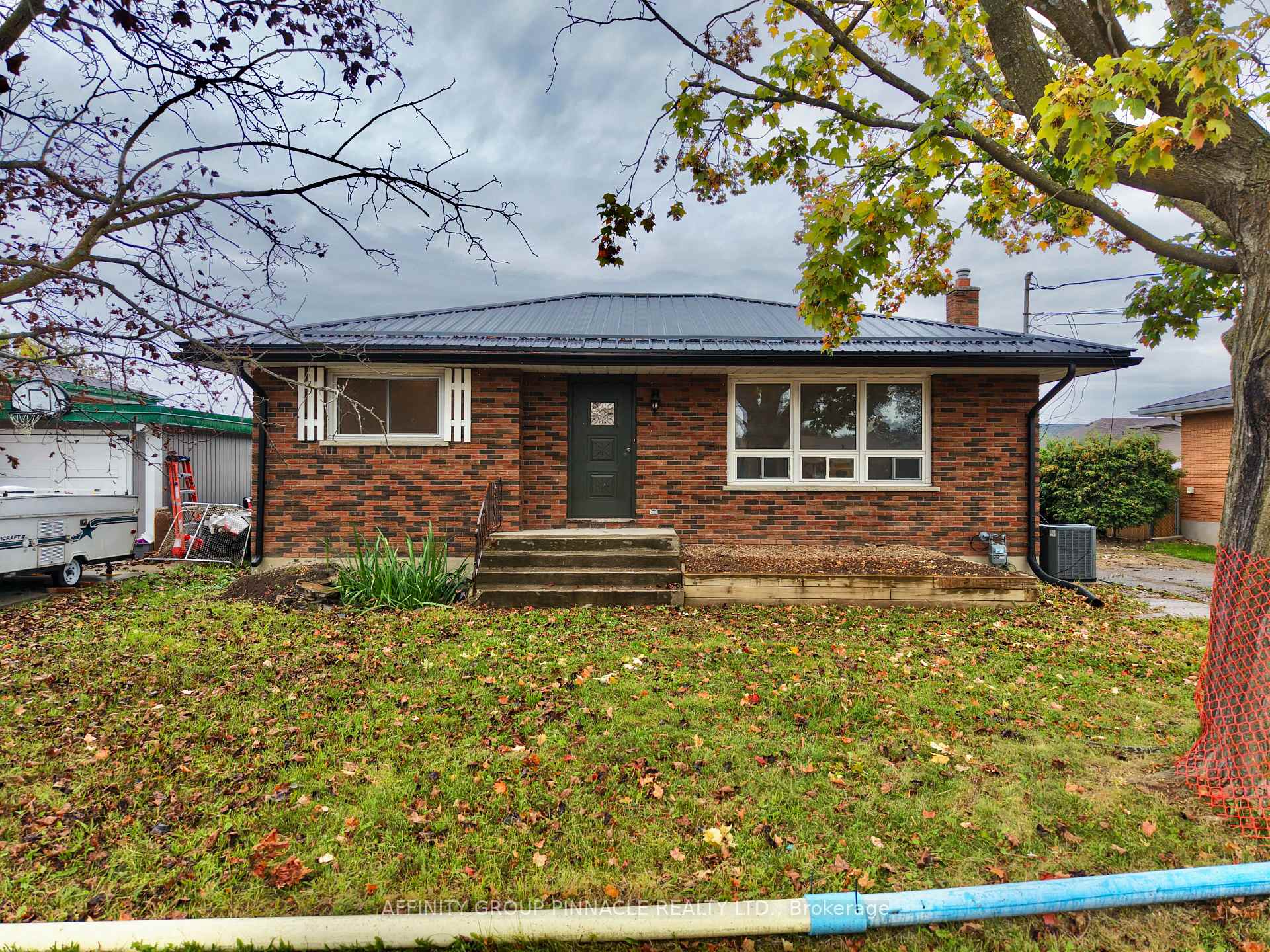 Photo 3 of 92 St Patrick Street, Kawartha Lakes, Lindsay — HOMEH