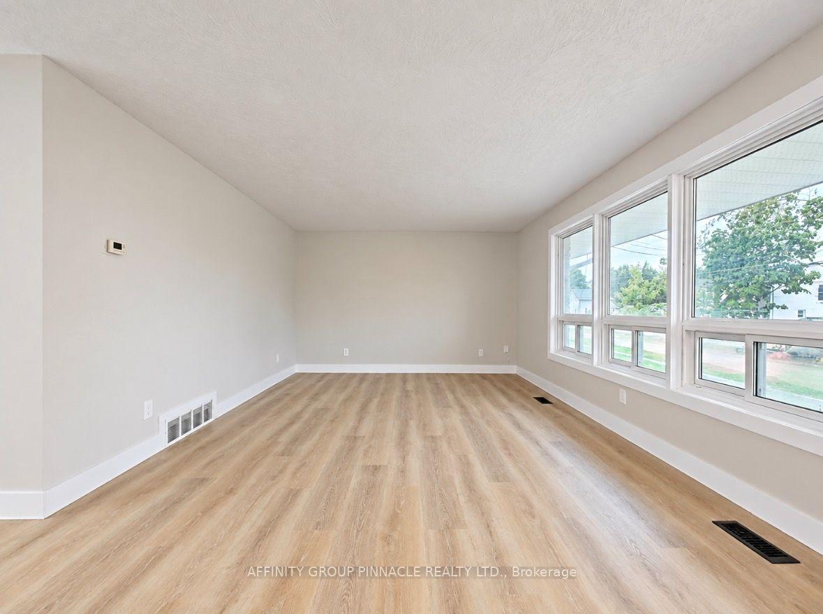 Photo 16 of 92 St Patrick Street, Kawartha Lakes, Lindsay — HOMEH