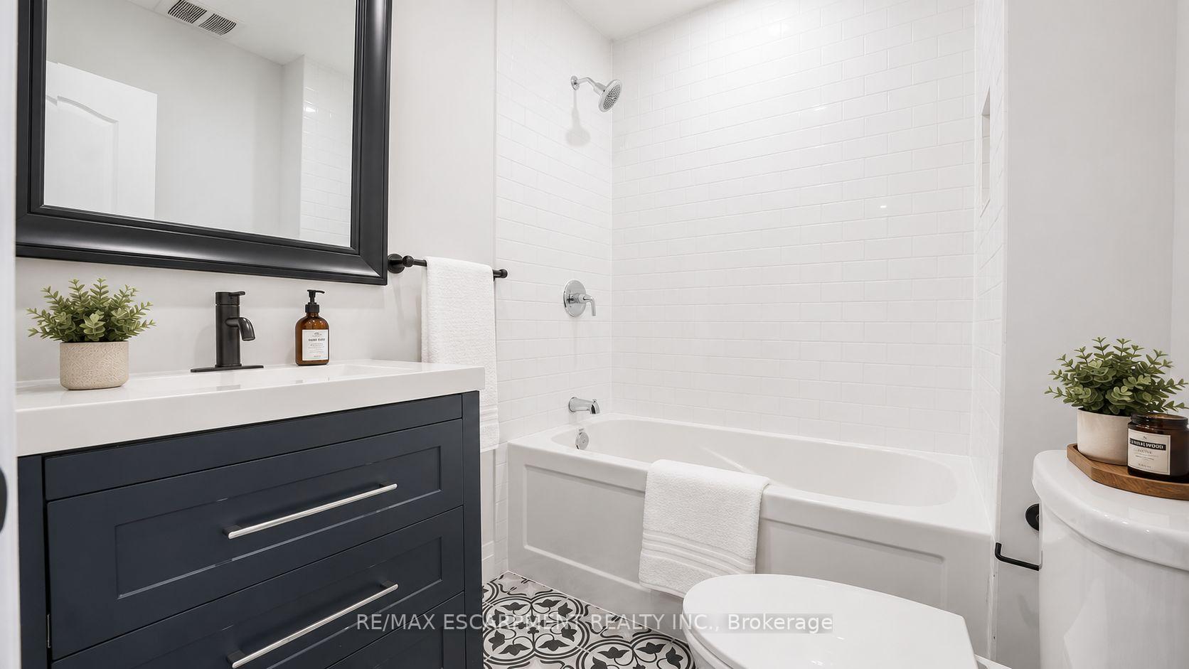 Photo 9 of 53 1/2 Kinrade Avenue, Hamilton, Gibson — HOMEH