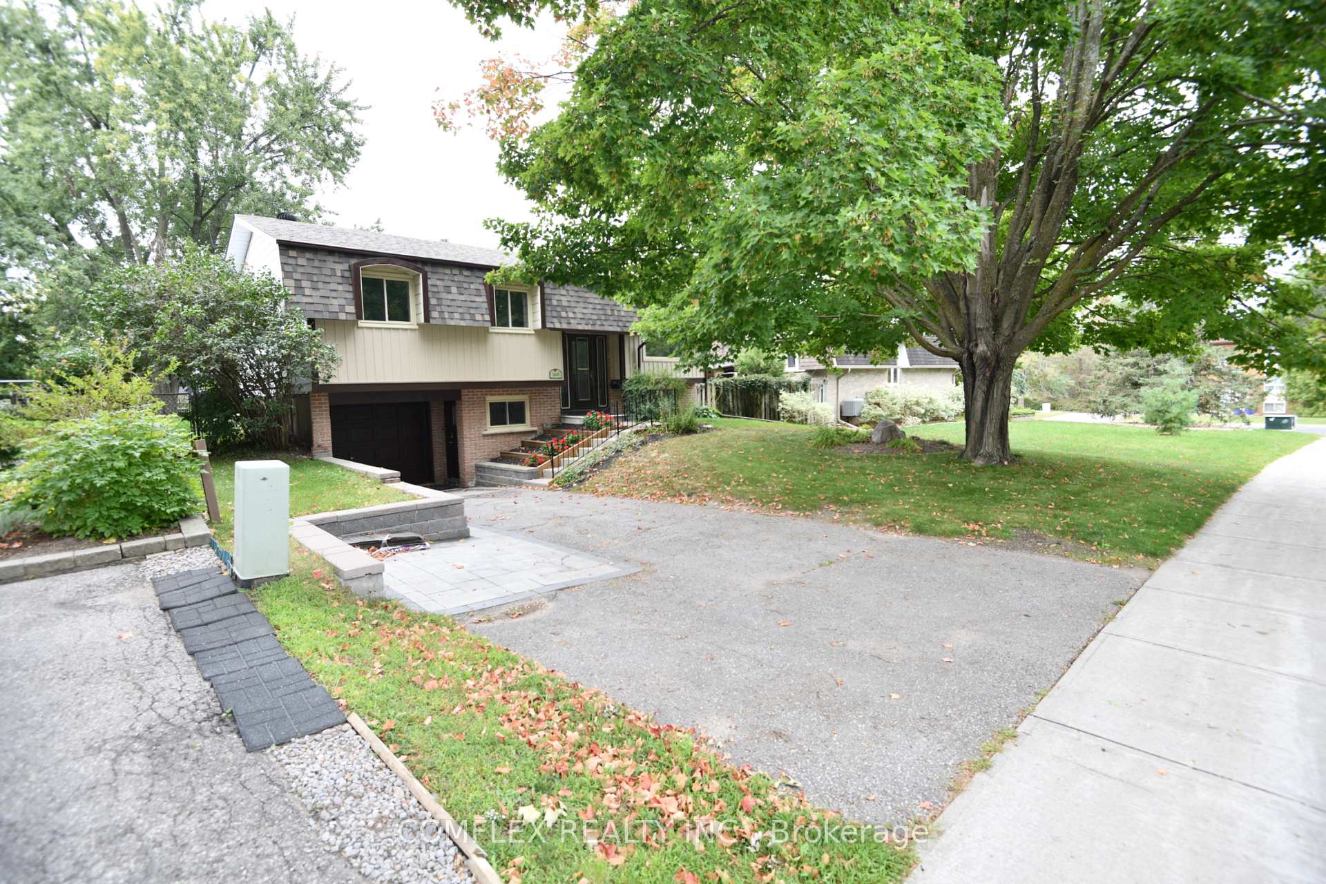 Photo 2 of 2651 Marsdale Drive, Peterborough, Ashburnham Ward 4 — HOMEH
