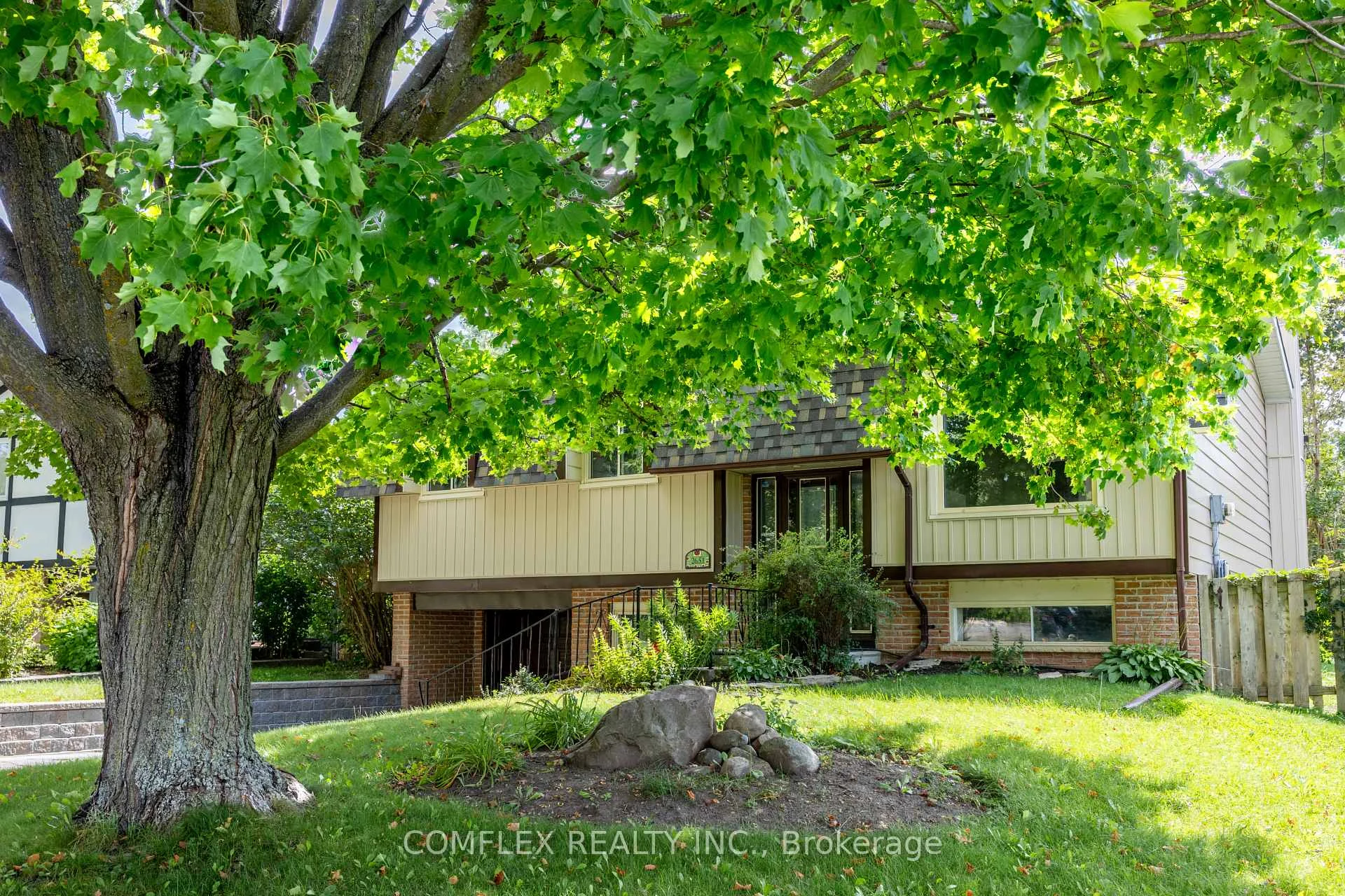 Photo 4 of 2651 Marsdale Drive, Peterborough, Ashburnham Ward 4 — HOMEH