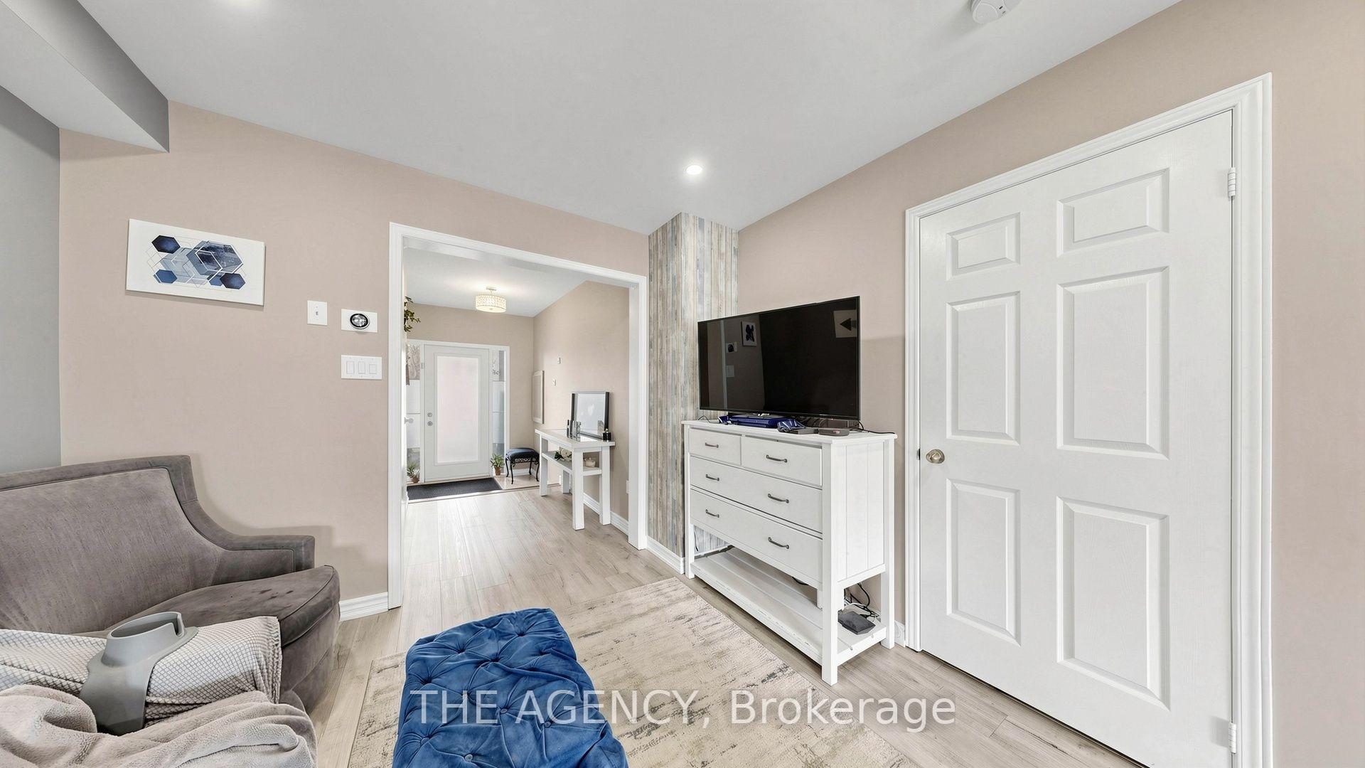 Photo 8 of 36 Keystar Court, Vaughan, Vellore Village — HOMEH