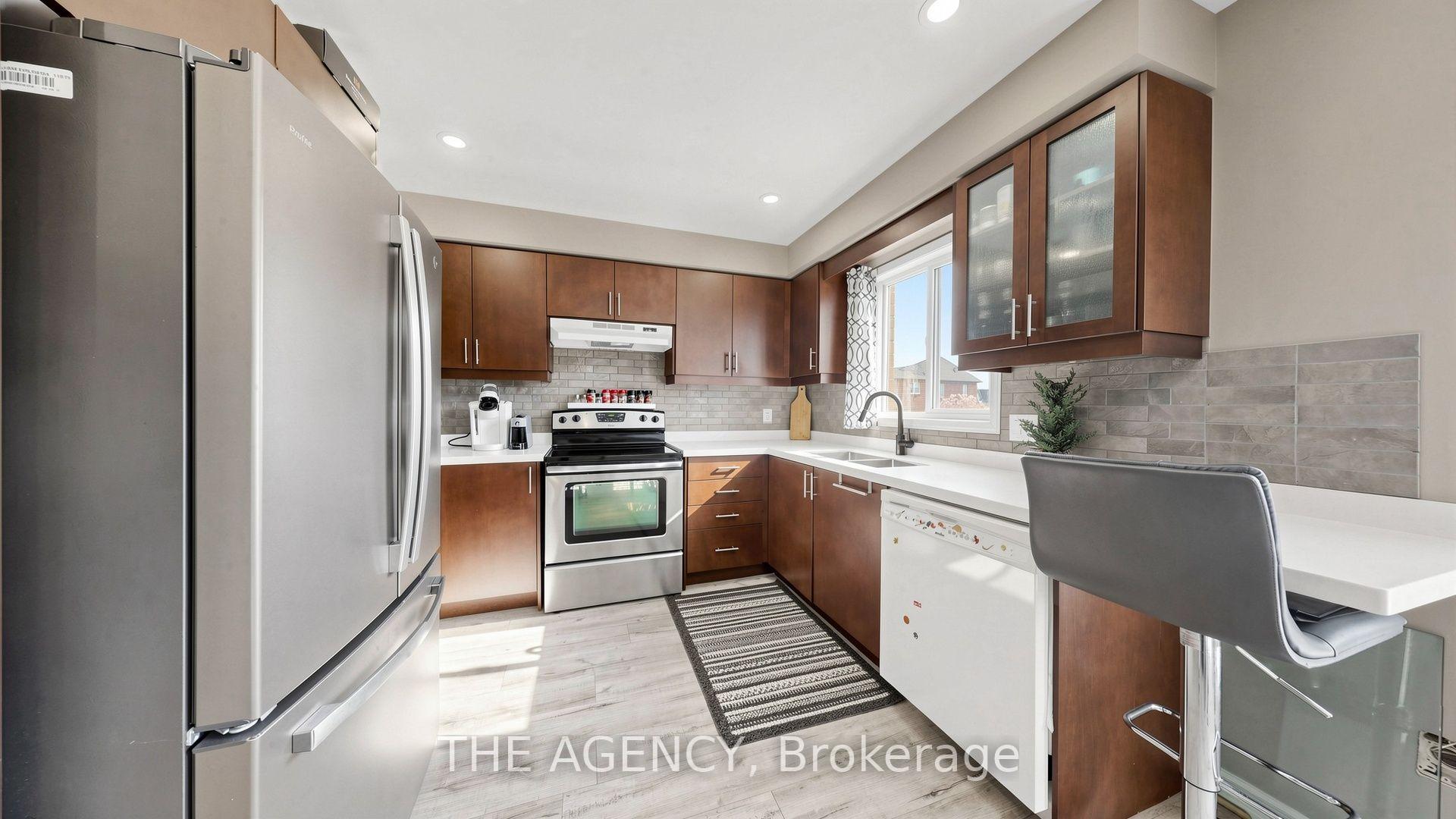 Photo 10 of 36 Keystar Court, Vaughan, Vellore Village — HOMEH