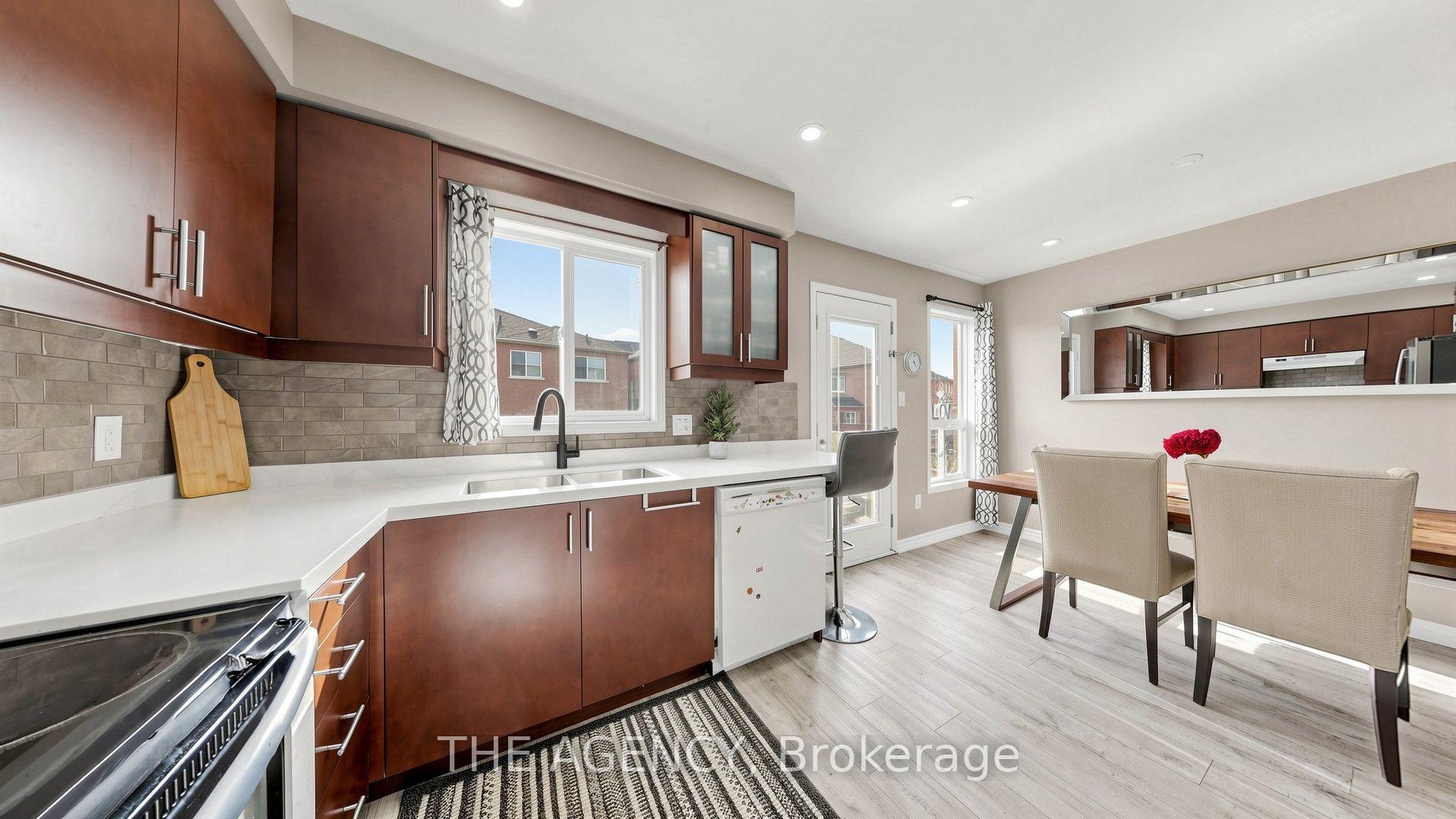 Photo 12 of 36 Keystar Court, Vaughan, Vellore Village — HOMEH