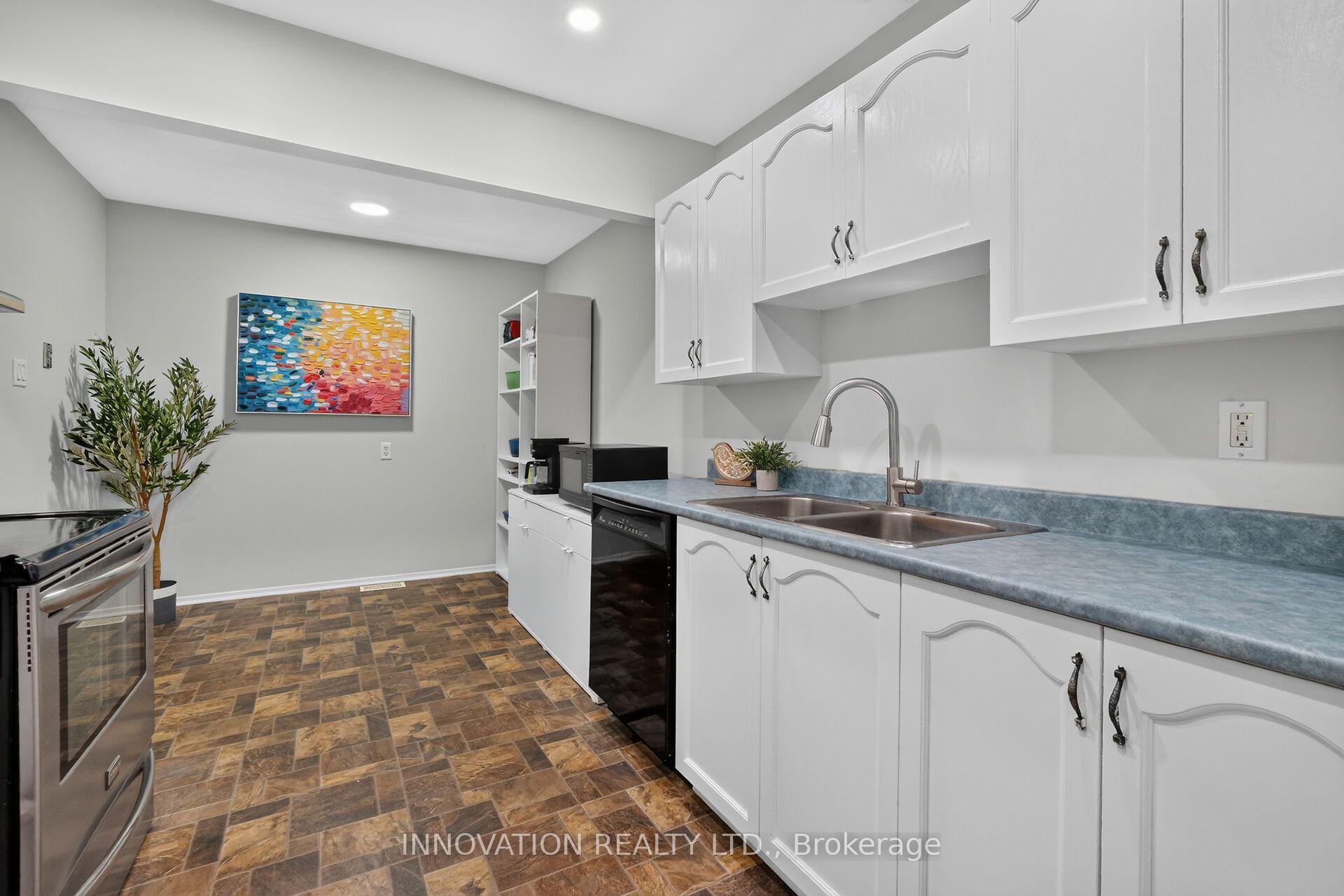 Photo 8 of 6429 Timothy Court, Ottawa, Convent Glen North — HOMEH