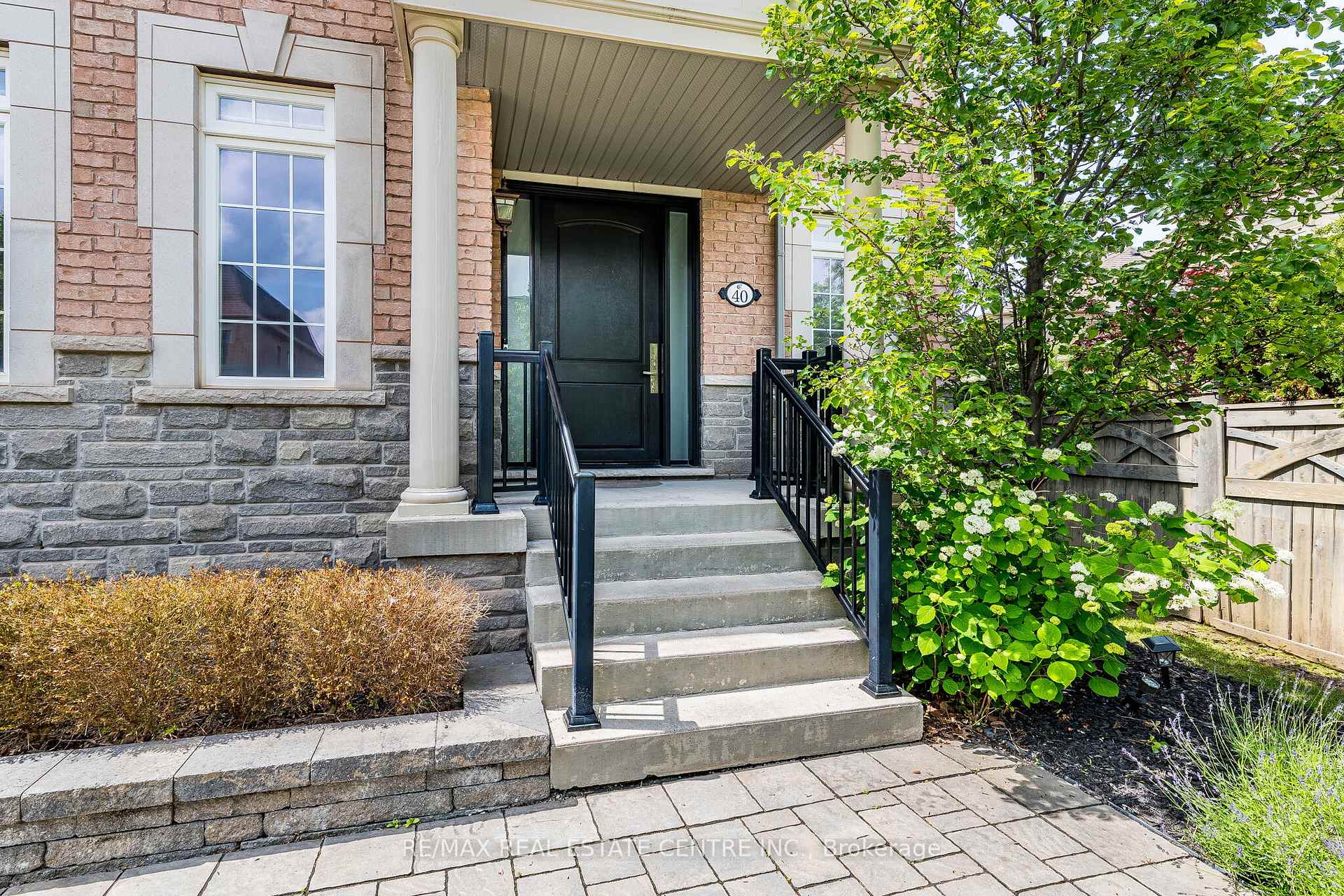 Photo 2 of 40 Cachet Court, Brampton, Credit Valley — HOMEH