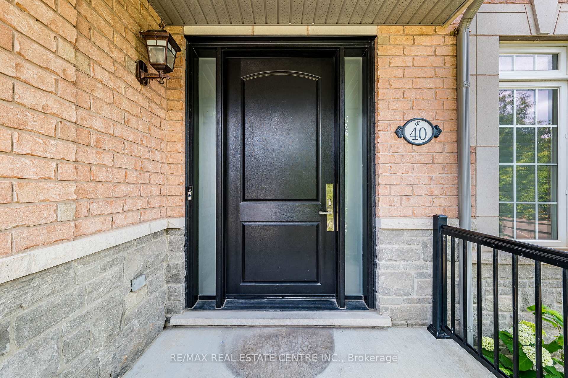 Photo 3 of 40 Cachet Court, Brampton, Credit Valley — HOMEH