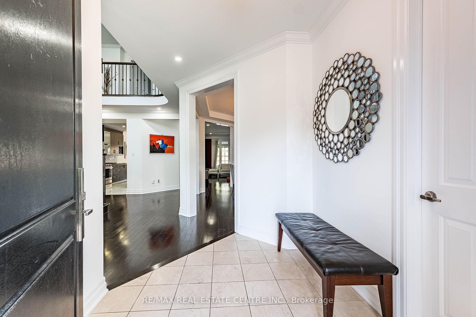 Photo 4 of 40 Cachet Court, Brampton, Credit Valley — HOMEH