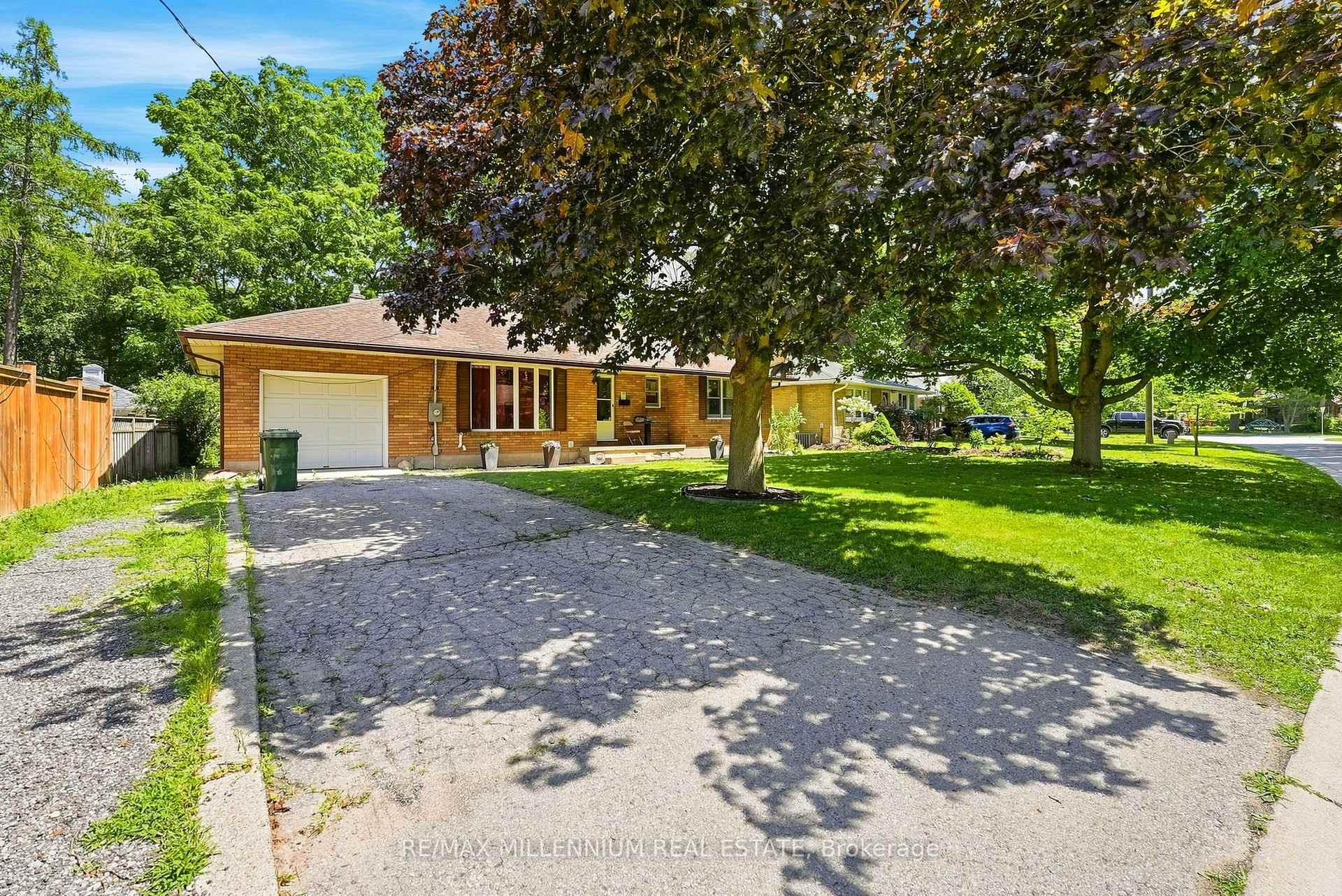 Photo 2 of 22 Montgomery Road, St. Thomas — HOMEH