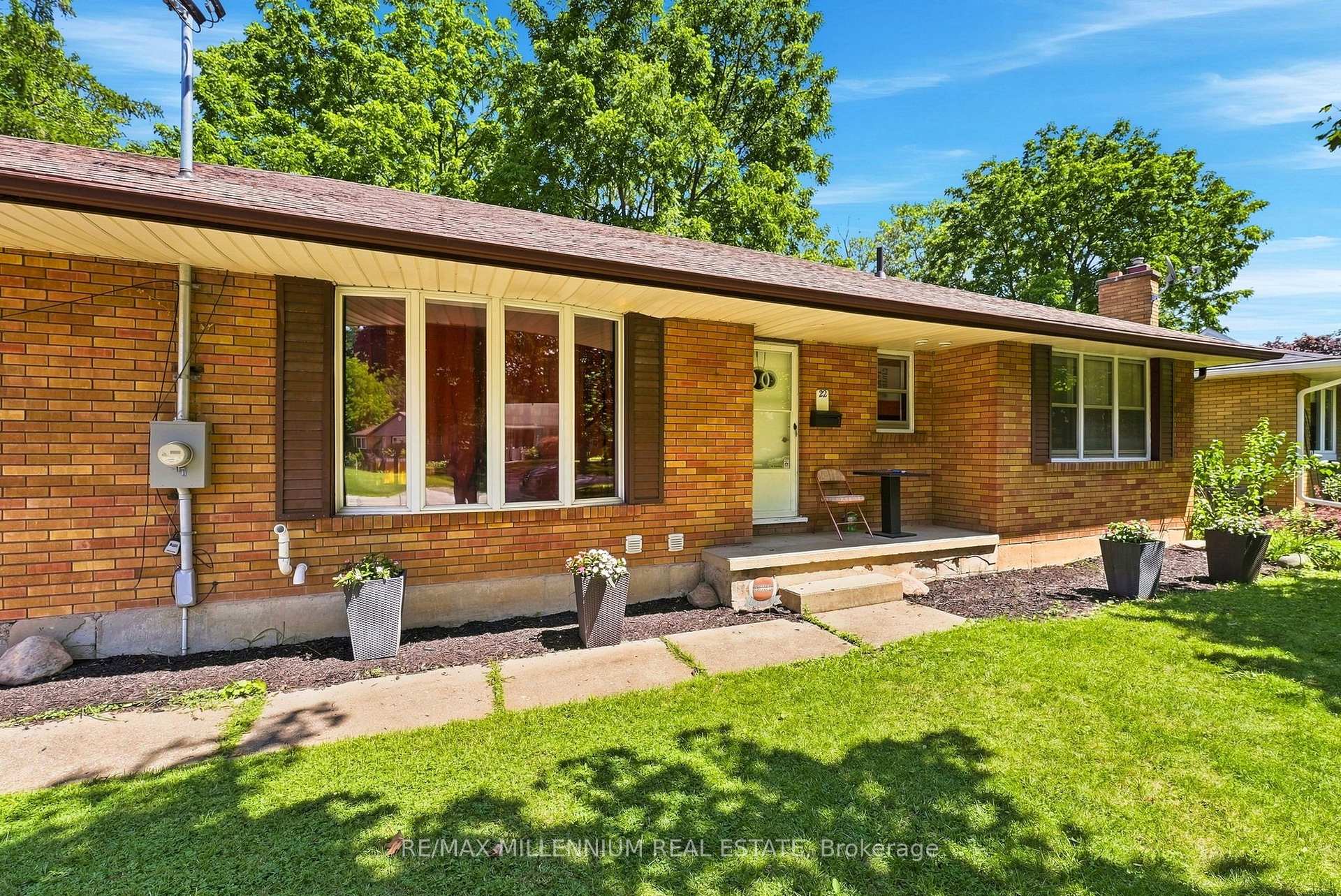 Photo 3 of 22 Montgomery Road, St. Thomas — HOMEH