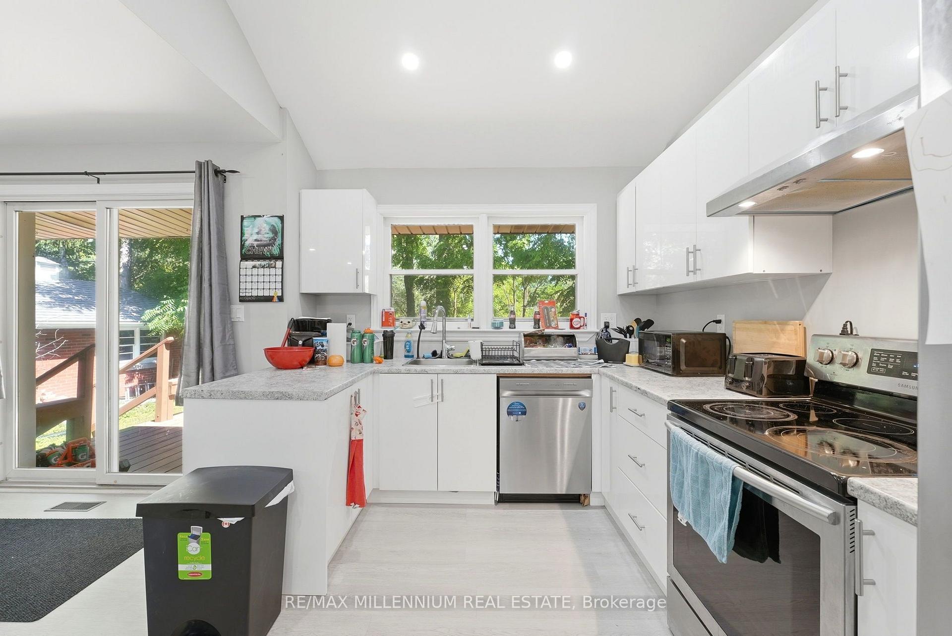 Photo 11 of 22 Montgomery Road, St. Thomas — HOMEH