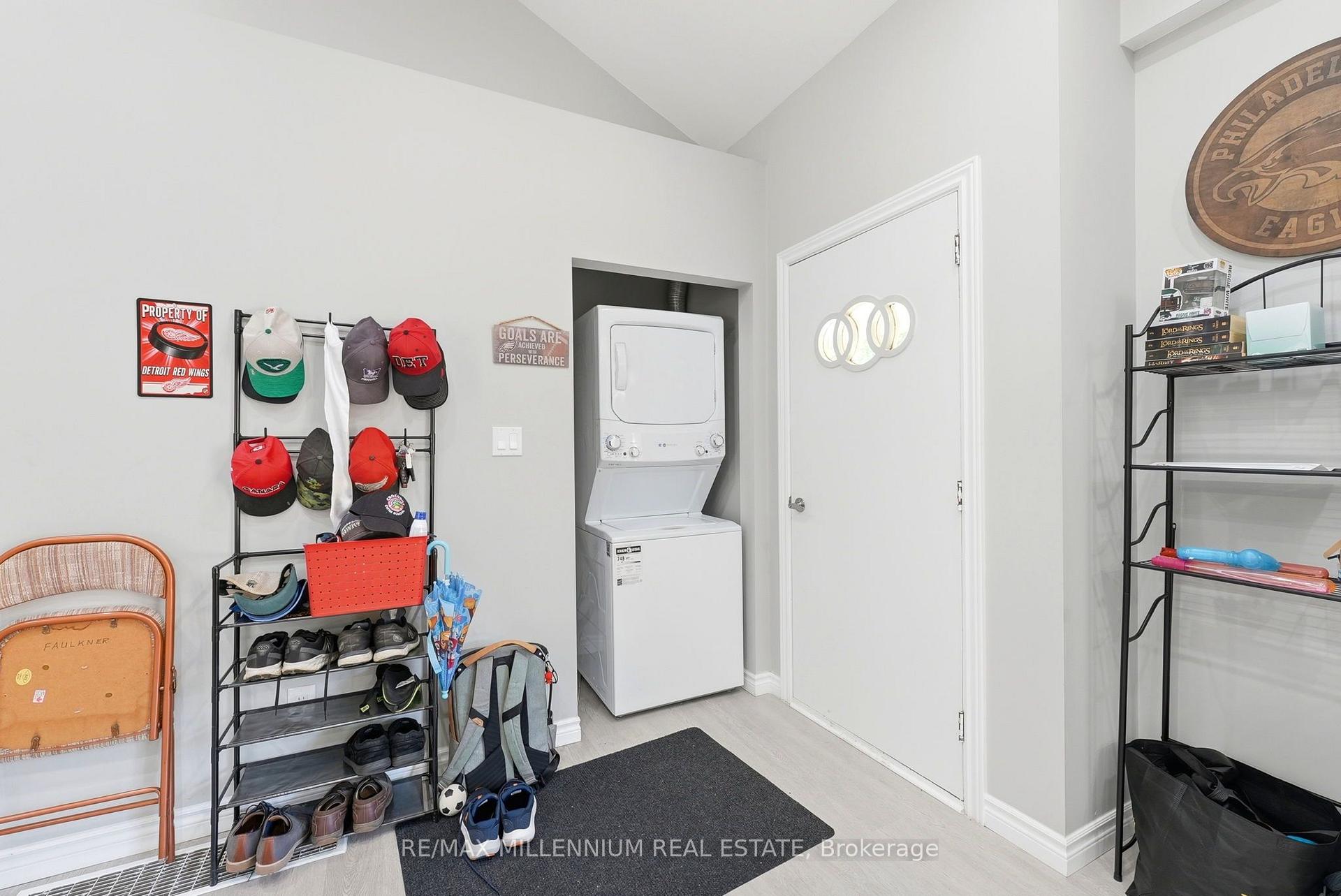Photo 16 of 22 Montgomery Road, St. Thomas — HOMEH