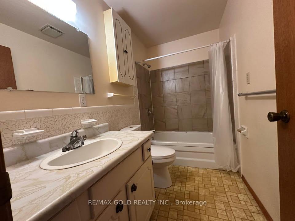 Photo 7 of 1711 Hansuld Street, London, East E — HOMEH