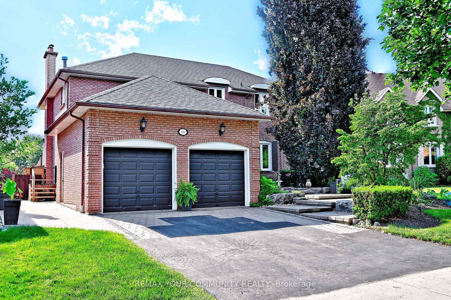 Photo 2 of 425 Easy Street, Richmond Hill, Mill Pond — HOMEH