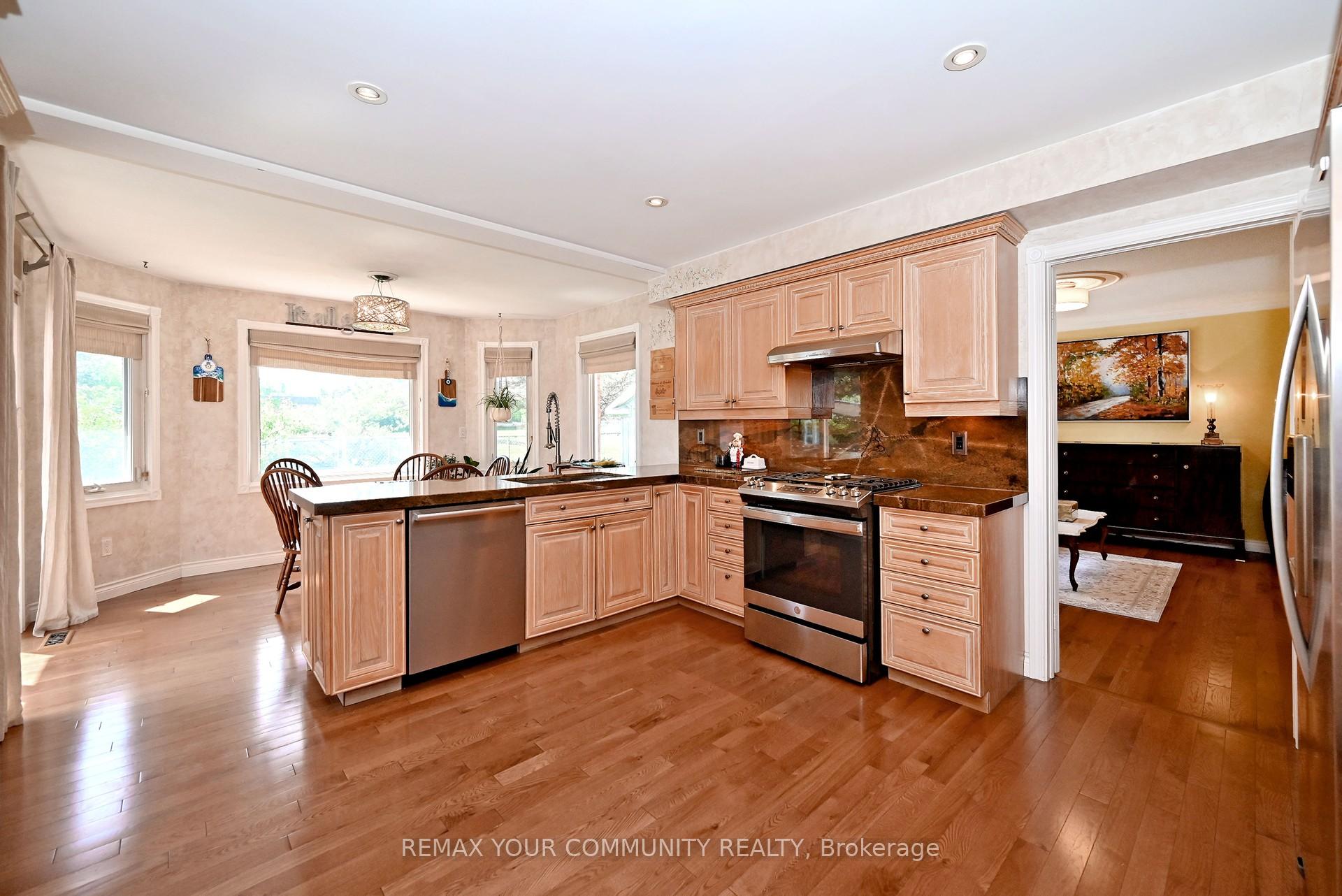 Photo 10 of 425 Easy Street, Richmond Hill, Mill Pond — HOMEH