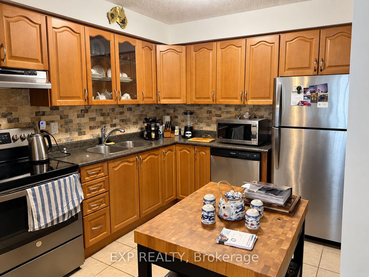Photo 4 of Unit 105, 2301 Derry Road W, Mississauga, Meadowvale — HOMEH