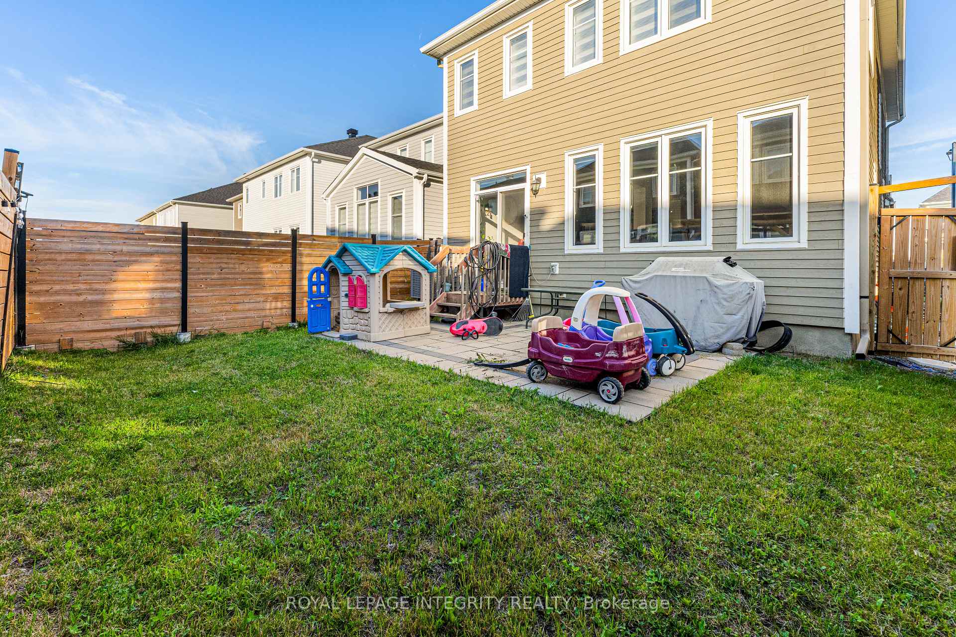 Photo 31 of 69 Pelham Crescent, Ottawa, Goulbourn Twp From Franktown Rd/South To Rideau — HOMEH
