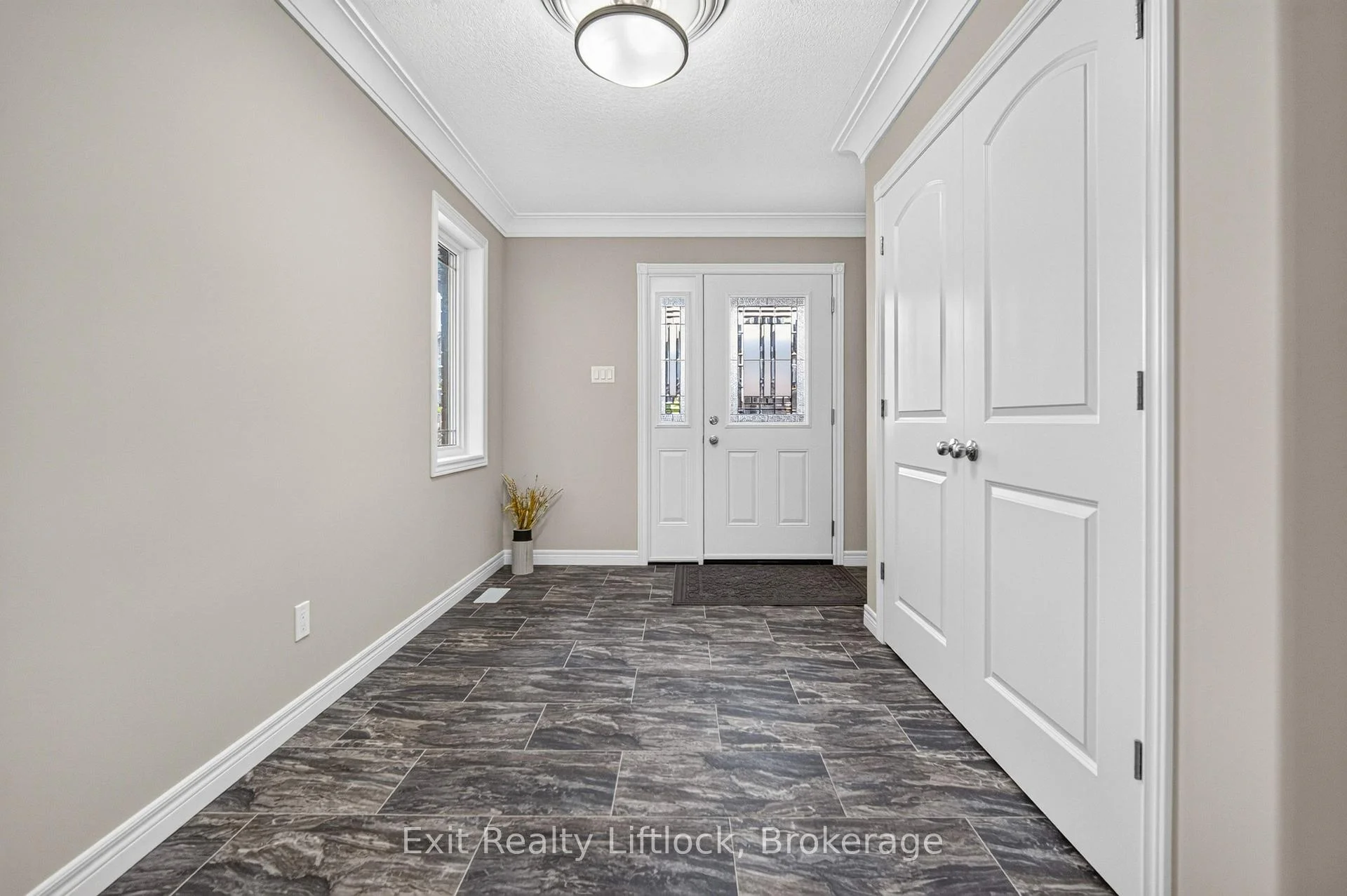 Photo 4 of 224 O'Neil Street, Peterborough, Monaghan Ward 2 — HOMEH