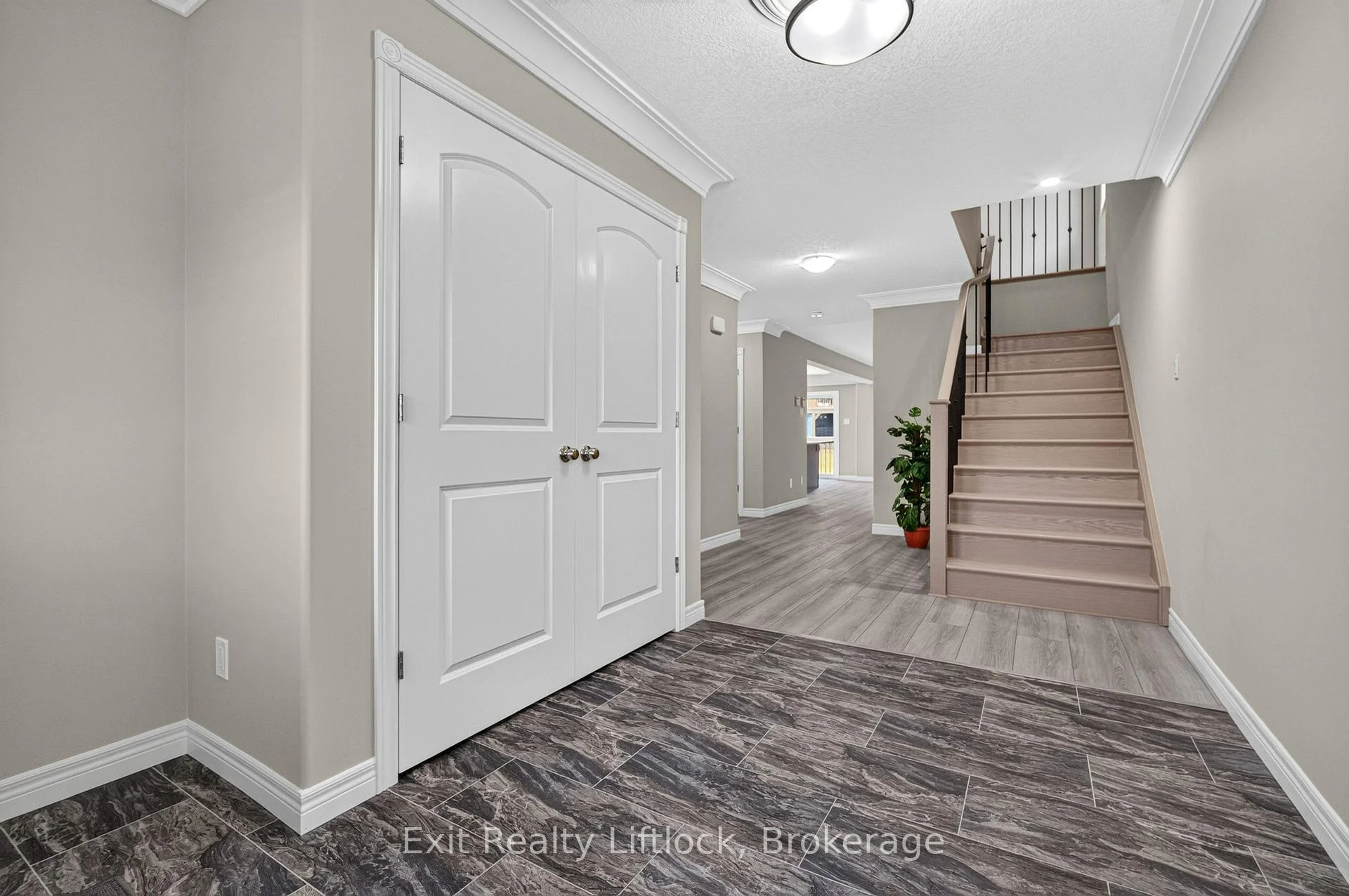 Photo 5 of 224 O'Neil Street, Peterborough, Monaghan Ward 2 — HOMEH