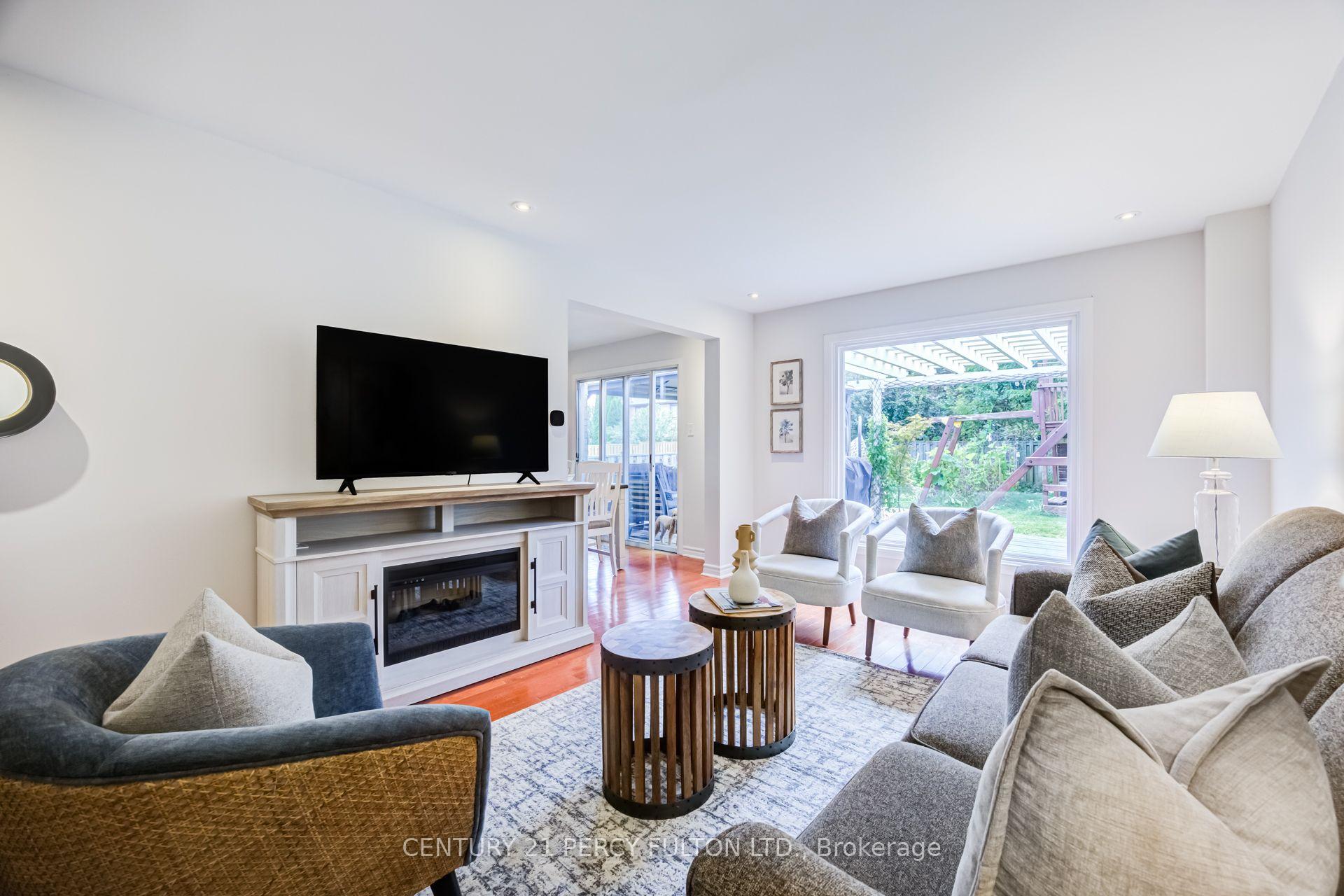 Photo 3 of 608 Beckworth Square, Pickering, Amberlea — HOMEH