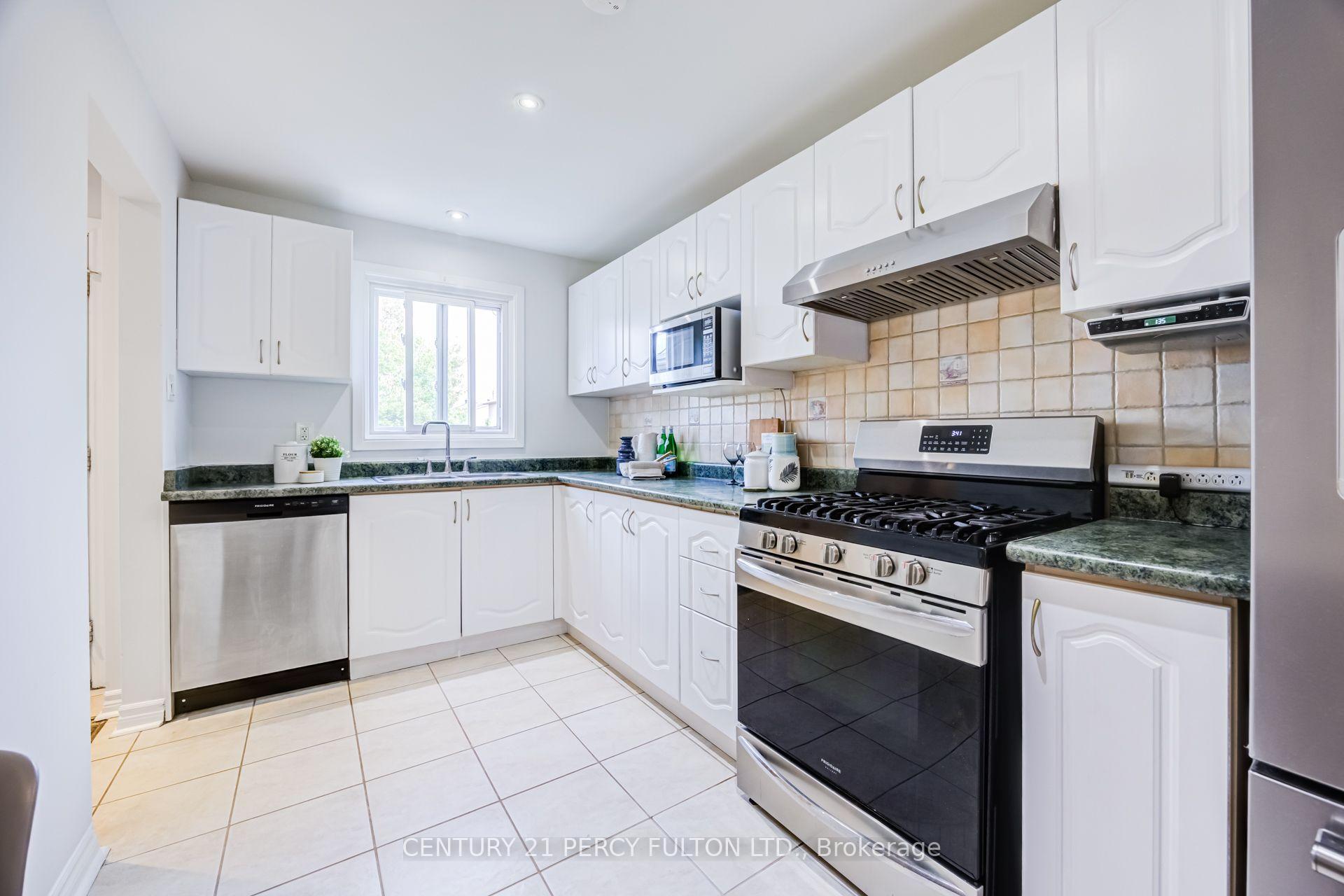 Photo 10 of 608 Beckworth Square, Pickering, Amberlea — HOMEH