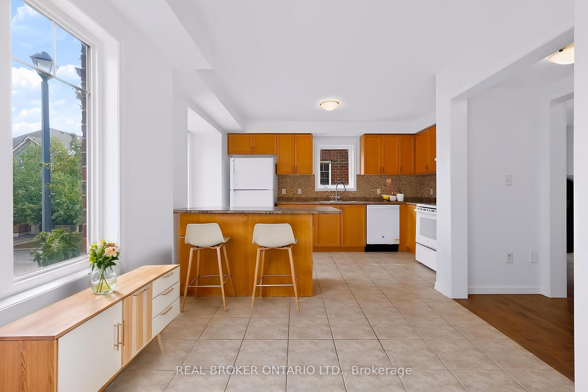 Photo 18 of Unit 28, 3050 Rotary Way, Burlington, Alton — HOMEH