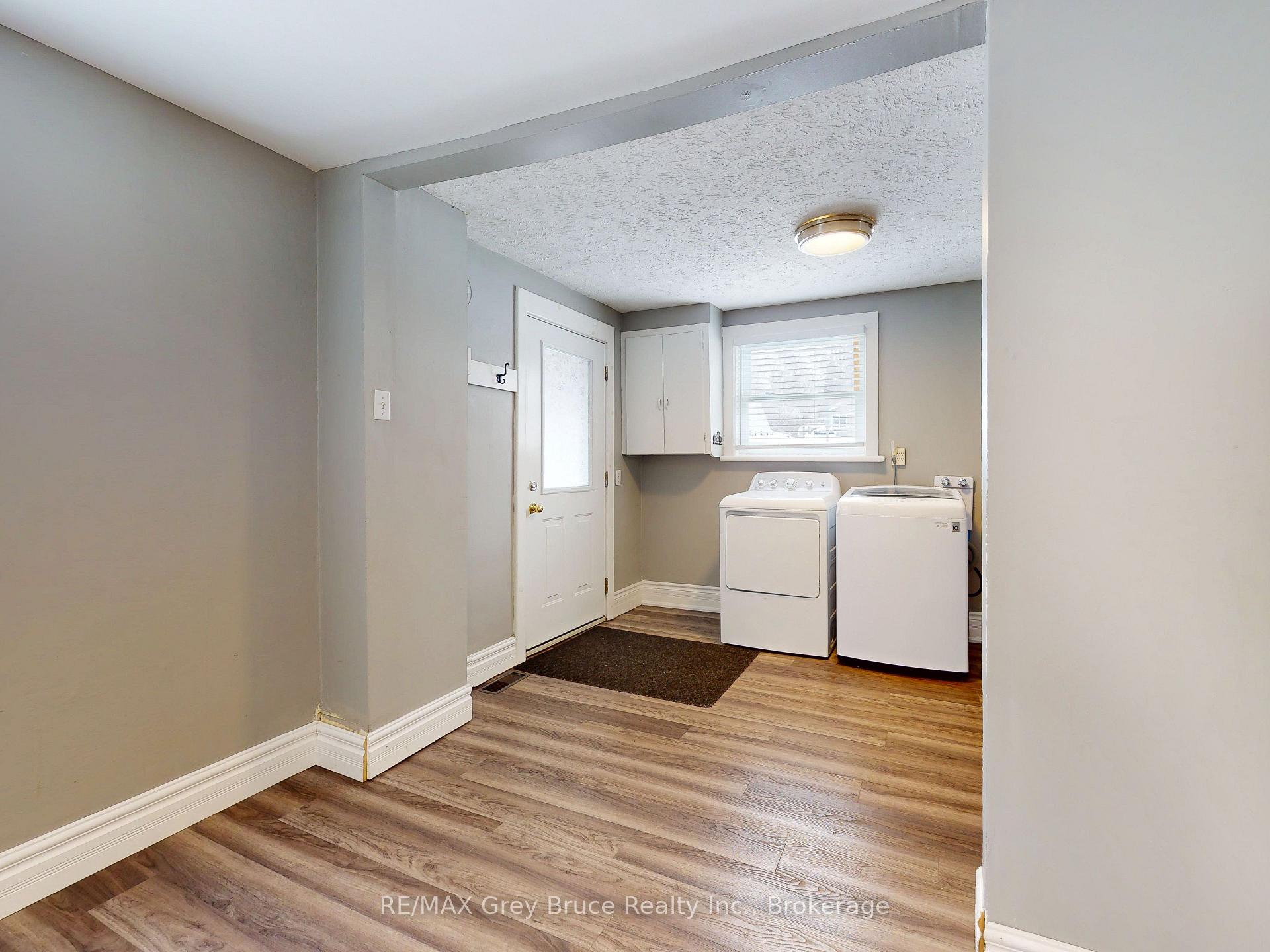 Photo 11 of 690 8th Street E, Owen Sound — HOMEH