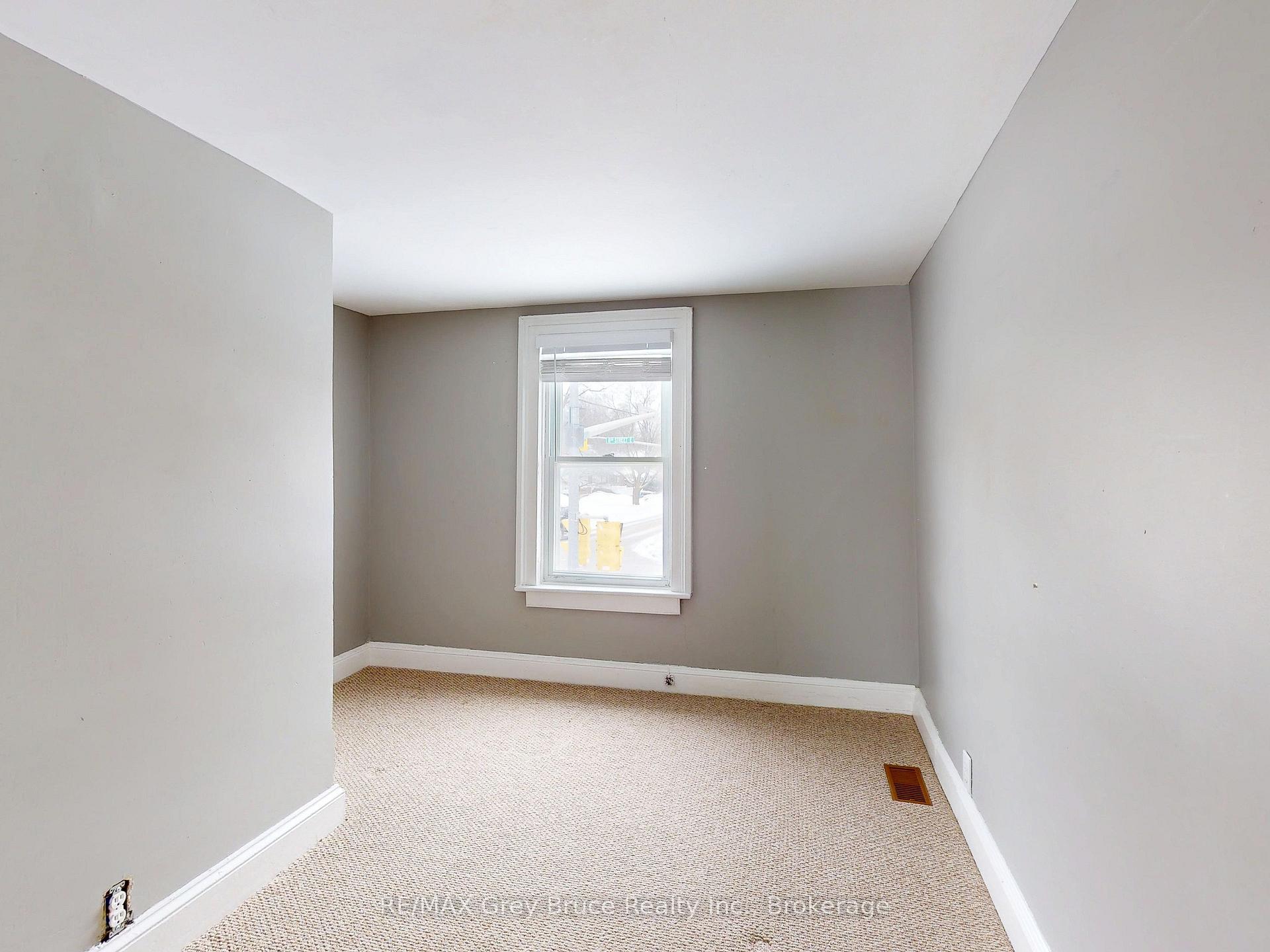 Photo 18 of 690 8th Street E, Owen Sound — HOMEH