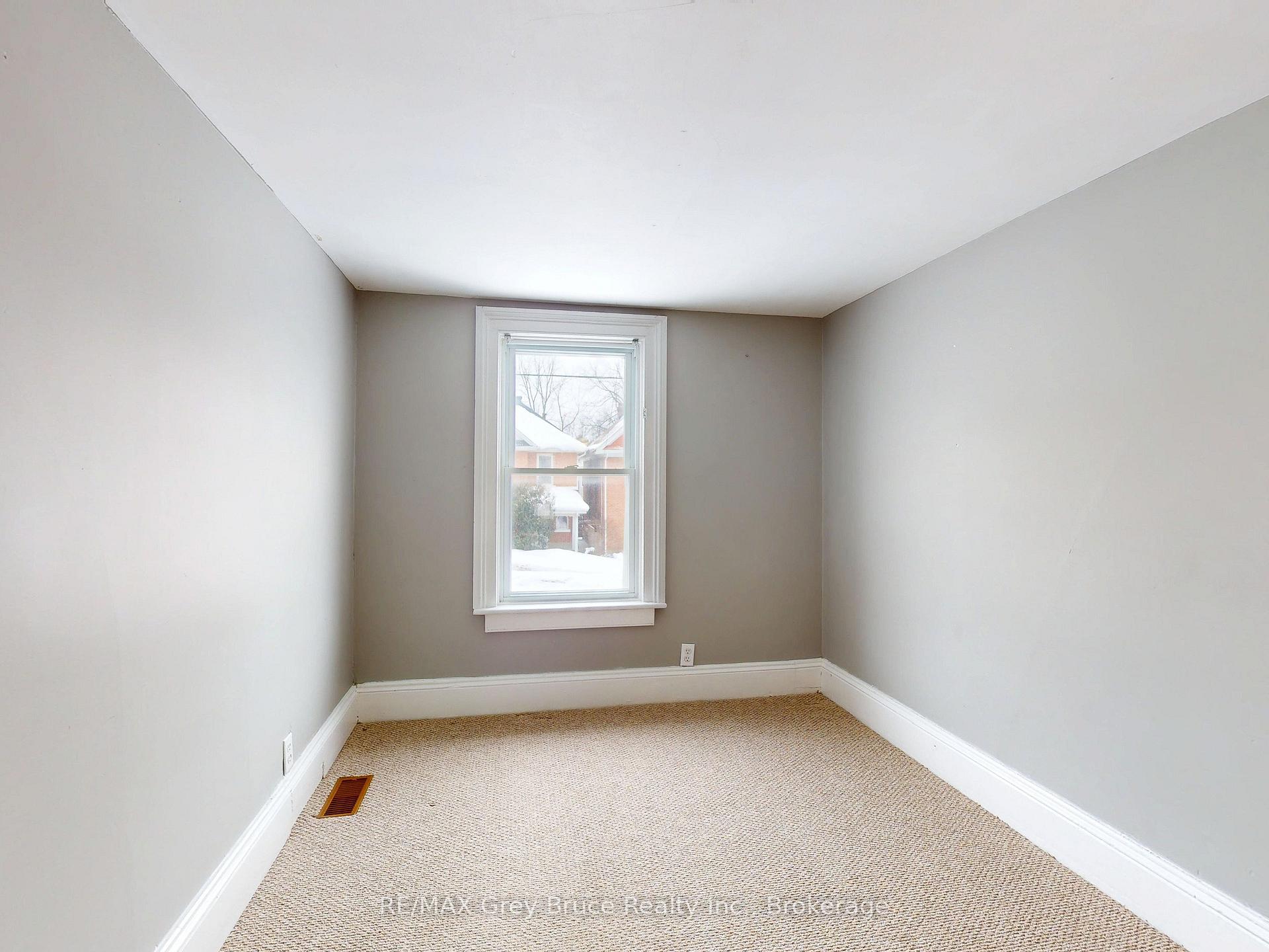 Photo 25 of 690 8th Street E, Owen Sound — HOMEH