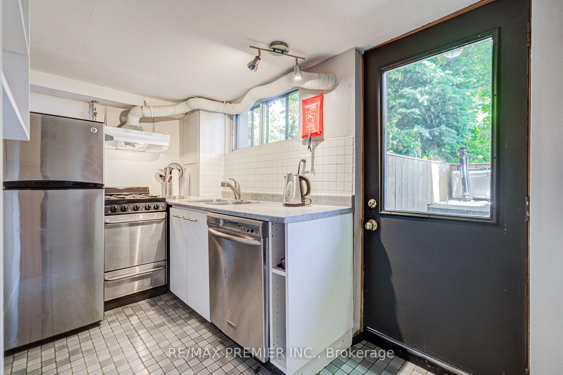 Photo 2 of Unit 1, 224 Lippincott Street, Toronto, University — HOMEH