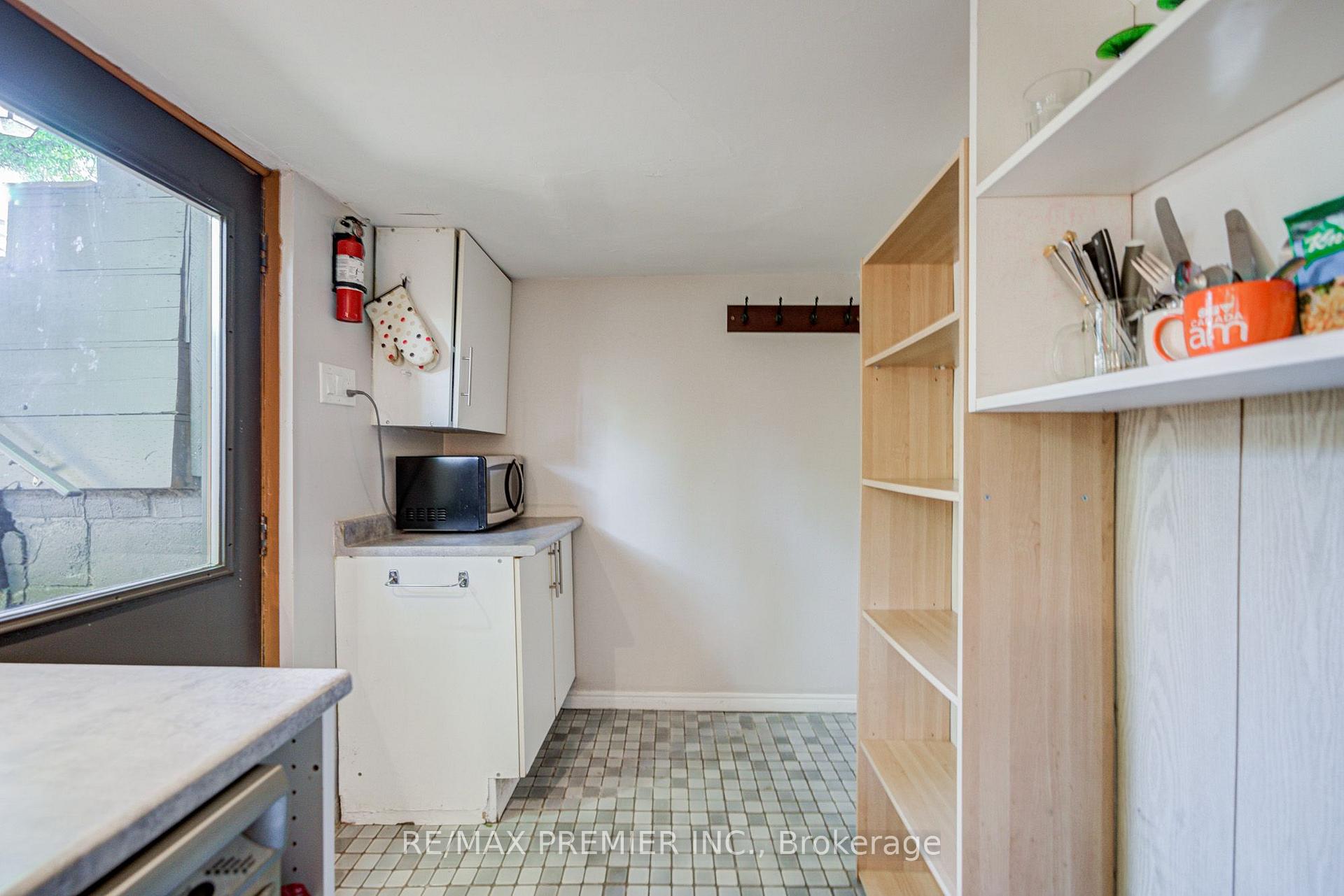 Photo 4 of Unit 1, 224 Lippincott Street, Toronto, University — HOMEH
