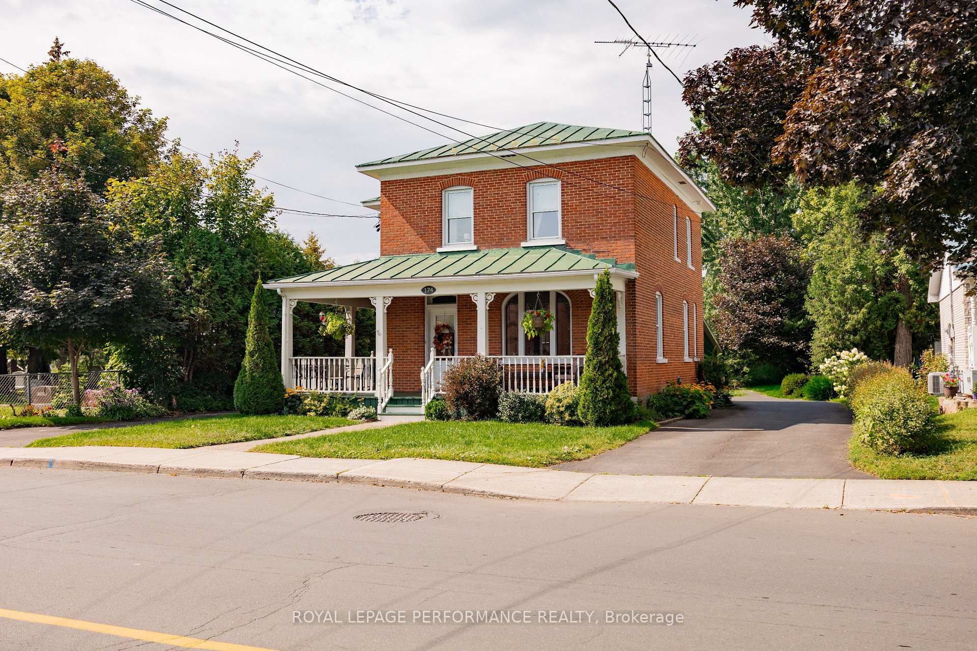 Photo 2 of 174 Main Street S, North Glengarry, Alexandria — HOMEH