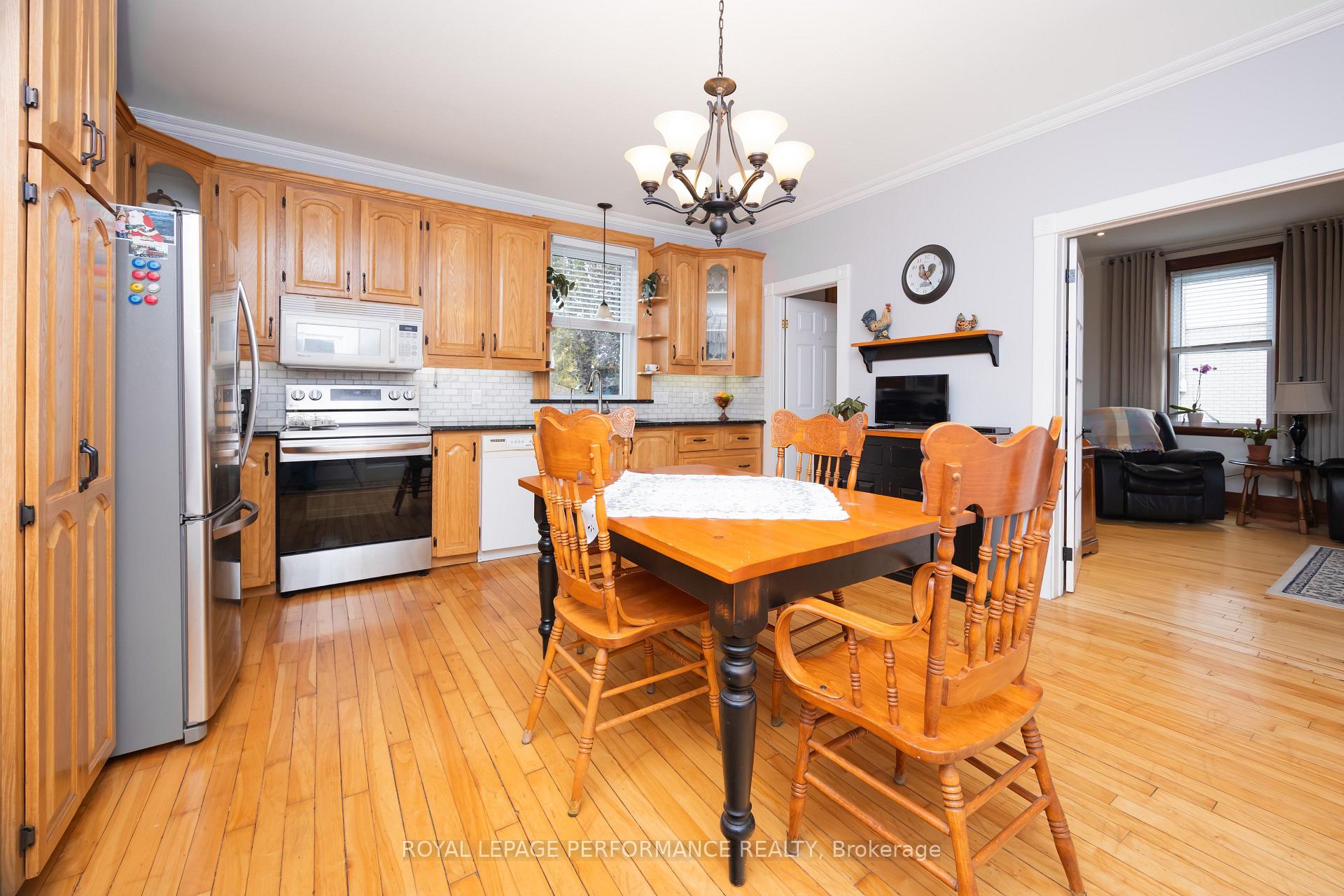 Photo 20 of 174 Main Street S, North Glengarry, Alexandria — HOMEH