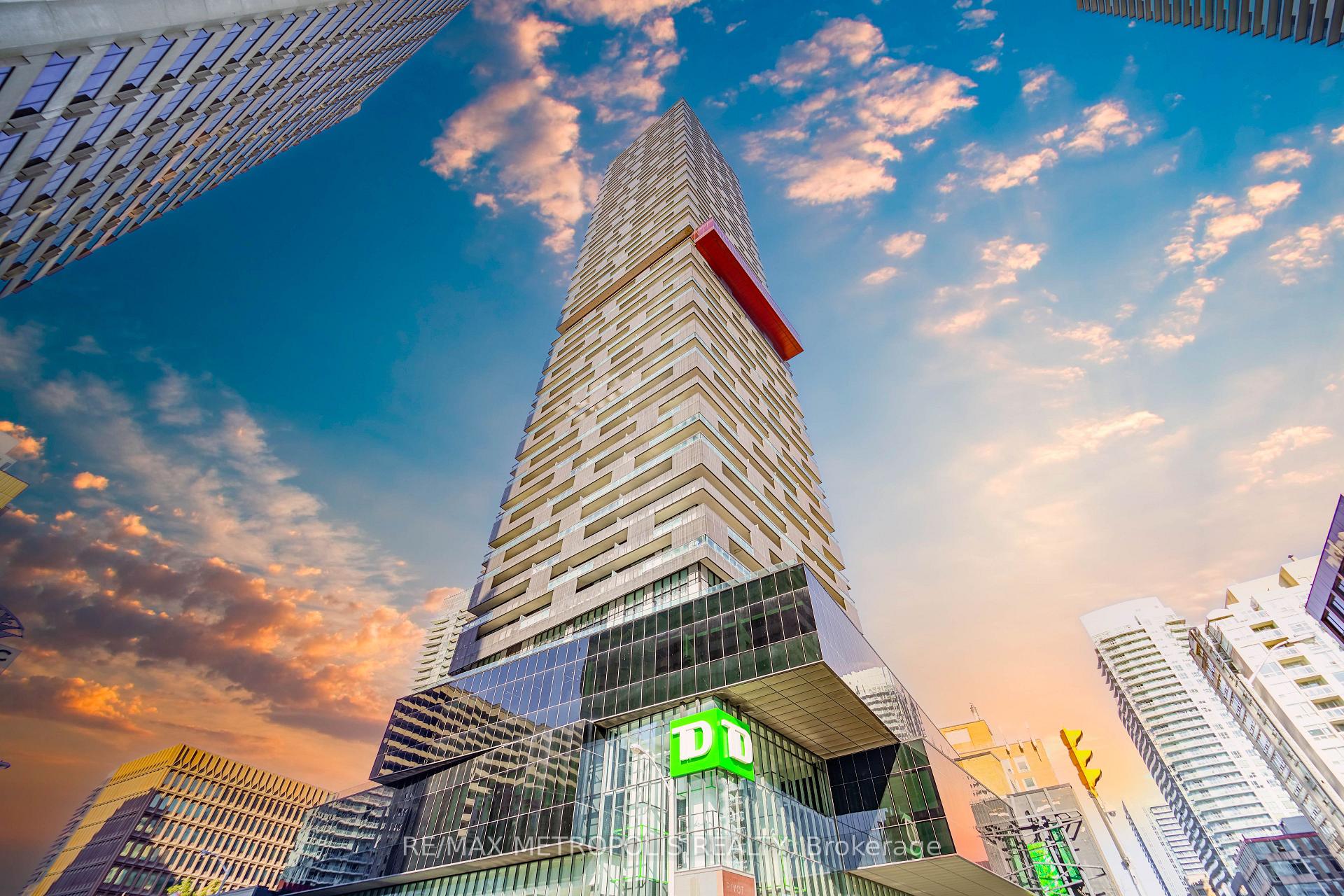 Photo of Unit 1504, 8 Eglinton Avenue E