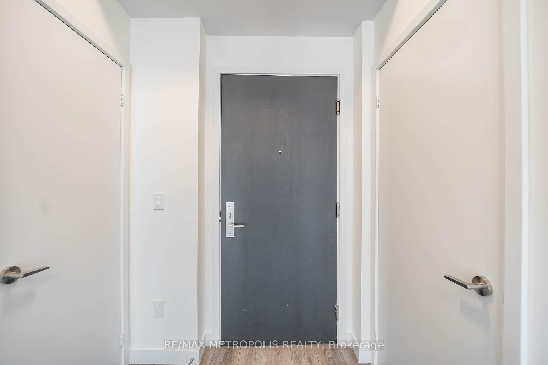 Photo 8 of Unit 1504, 8 Eglinton Avenue E, Toronto, Mount Pleasant West — HOMEH